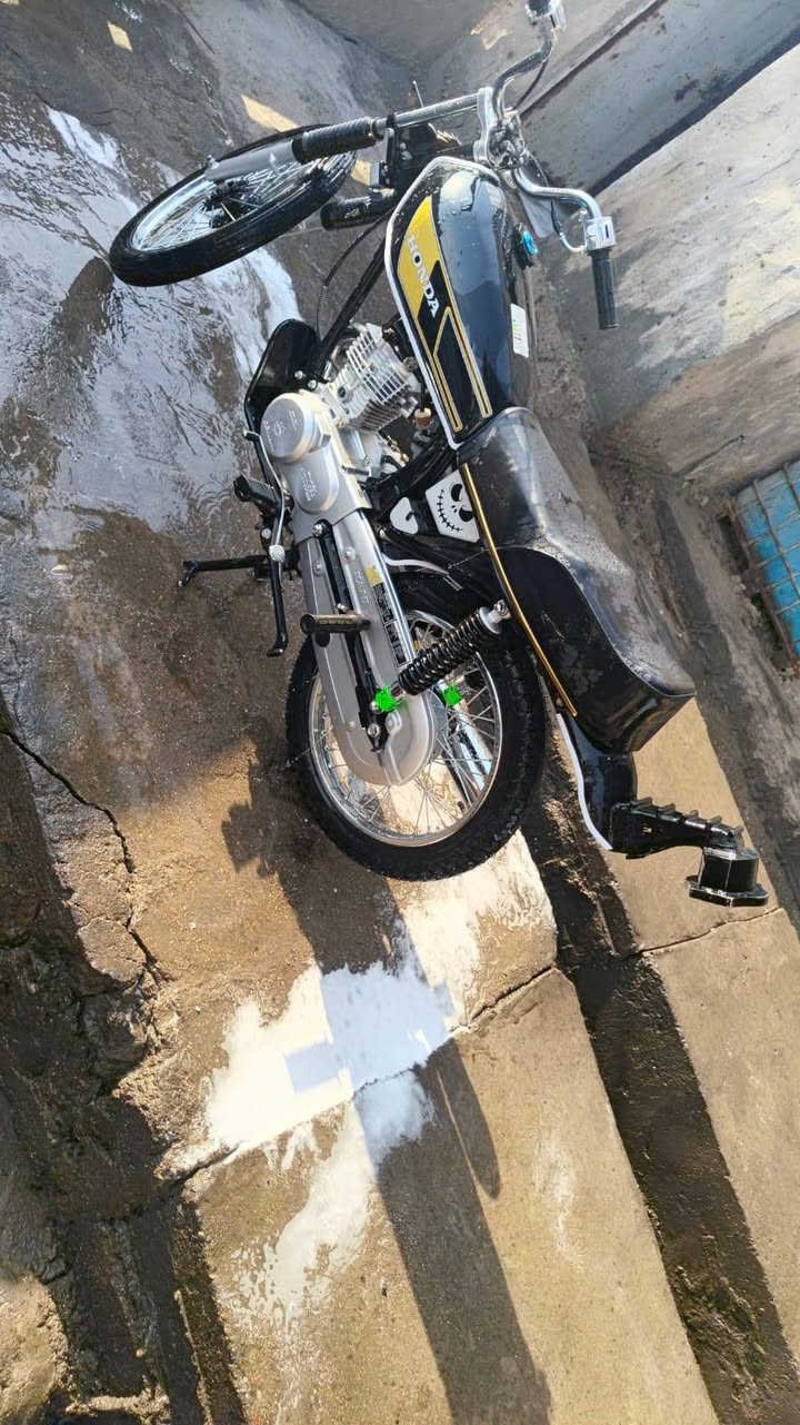 سلام عليكم مرخصت مشرف دراجه سيجي للبيع دراجه كفاله عامه ارواق سكنر سعر 775 وبيهه مجال
رقم***********

