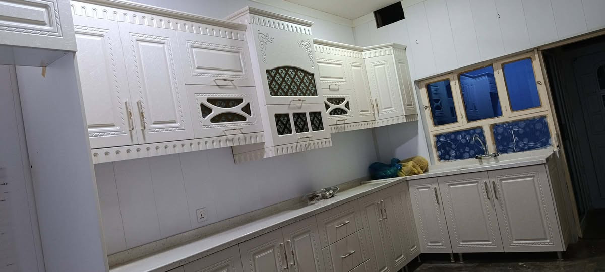 کەوانتەرێکی تەختەی باڵان بریسی عەسڵی لۆک لۆکەو جوانە دریژی 5مەترەو ڕوی مەخسەلەکەی دوو مەترە نرخی 8گەڵا لە باوەنورە
