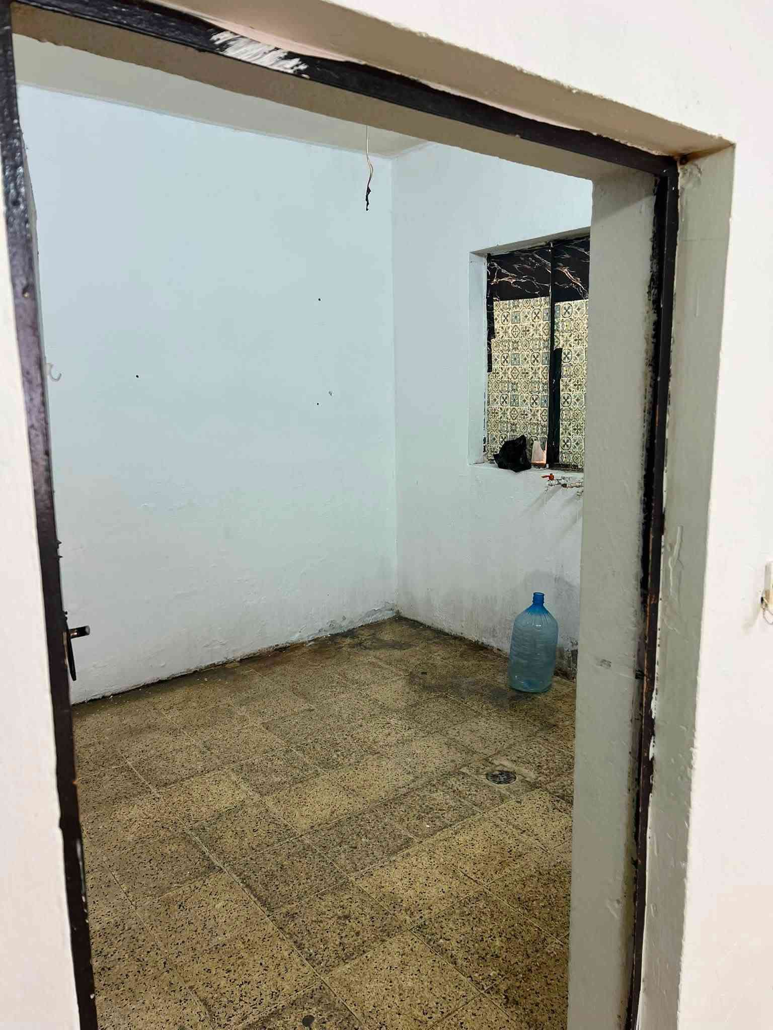 السلام عليكم 🫡 بيت 🏠 للايجار حي الاخاء 100 متر مربع طابقين الأرض غرفتين هول هول صحيات الثاني غرفتين هول السعر 375 بي مجال البيت للايجار بس اش يحتاج مصرف على ابو البيت صبغ جديد كهربائي جديد التواصل مع مكتب صفوان السنجاري في شقق الخظراء او على الارقام التالى *********** اسيا ***********
