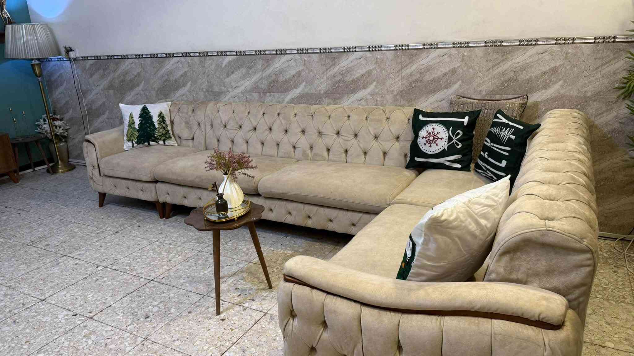 كورنر تركي  8 مقاعد نضيف جدا بدون اي ضرر السعر 400العنوان الشعب ***********
