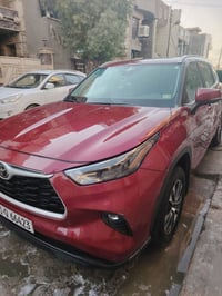 هايلندر 2023 للبيع وارد امريكي  فول مواصفات  الضرر حافه البنيد فقط بدو...