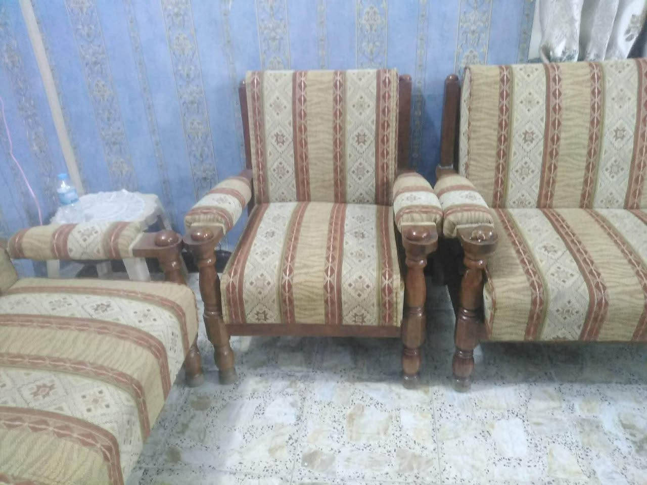 السلام عليكم تخم صاج عدد المقاعد ١٠ وياه طبله وسطيه خشب
السعر 250 وبيه مجال بسيط حك الجية 
مكاني بغداد الغزالية
للاتصال ***********
