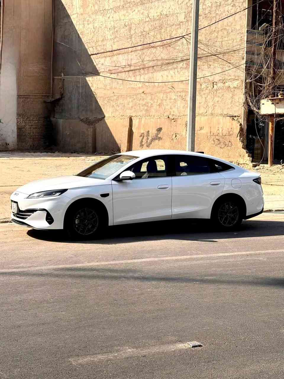 BYD
CL6

بطارية 80
2025 موديل 
13 كامره 
ماشيه 7 الف 
وبيهه شخطين بالبنيد والصندوك خباثه ومكحل ممبين ابد 
مكانه بغداد شارع فلسطين 
السعر 25,500,000 بيه مجال بسيط 

الهاتف ***********
