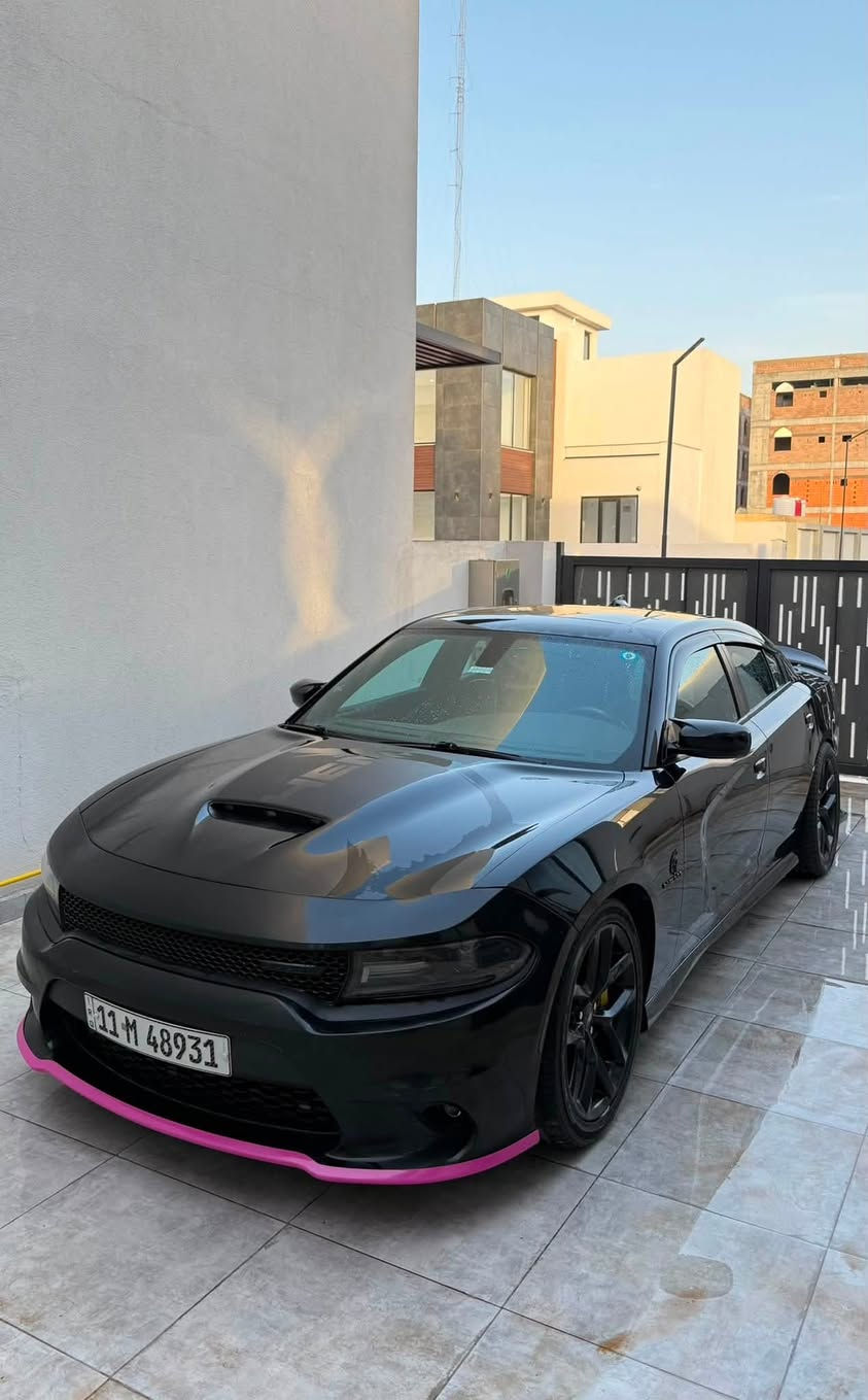 لسلام عليكم من رخصة الادمن
جارجر ارتي R/T 5700 موديل 2020 سوبر تراك باك فول ماكس  فتحة سقف وكرسي حظن جلد ورادار جانبي وعليه اويل كاتش كان رياضي مبرد سائل دهن ،الداخل تغليف كاربون ڤايبر + شفتات رياضي Launch control +ليد متغير الوان 360 درجة، حادث دعامية بدون ايرباك وحافت البنيد اربع اصابع ( مغلفه PPF نانو كامل) ماشيه 98km  بجم كبس 
السيارة جديده وكلش نضيفه وعليه دبات HT POWER دبات تحكم ريموت بلصوت 
سياره بلبصرة ***********

