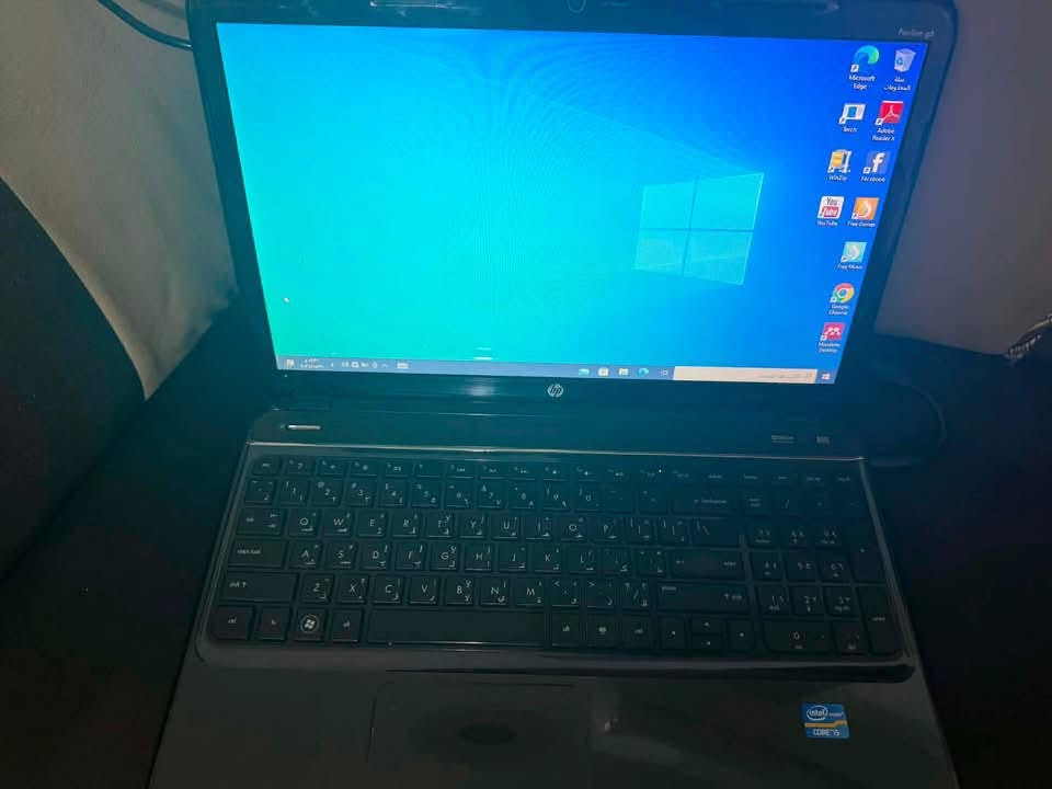 لابتوب HP نظيف بحالة ممتازة (للدراسة، التصفح، والمهام المكتبية) - جاهز للاستخدام.

المواصفات:

هارد sd250

• المعالج (CPU): Intel Core i5 ( i5-3210M) .

• الذاكرة العشوائية (RAM): 4 جيجابايت.

• حجم الشاشة: 15.6 بوصة ) تحتوي على لوحة أرقام جانبية كاملة (Numpad) تفيد طلاب المحاسبة والمكتب الذاتي.

• النظام: Windows 10 Pro (مفعل وجاهز مع كافة التعريفات والبرامج الأساسية)

• الصوت: نظام صوتي مميز (Dolby / Altec Lansing).

• البرامج الأساسية (المتصفحات، مشغلات الصوت والفيديو) منصبة وجاهزة.

***********

الملحقات 

شاحنه

حقيبة
