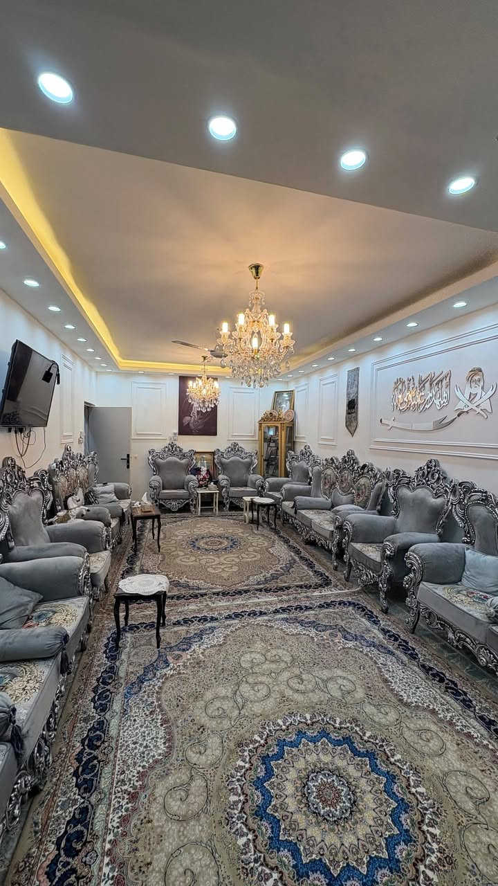 بيت ٢٦٠متر قطاع ١٤ شارع ١٢متر طابقين ٤غرف نوم كونكريت مسلح كامل المواصفات السعر ٤٠٠مليون مع المجال للاستفسار مكتب سيد هاشم الذبحاوي للعقار الكوفة حي ميسان ركن شارع البوريات ***********واتساب نستقبل جميع العروض عرصات بيوت مشتملات راسلونا مع الصور على الواتساب اعلاه
