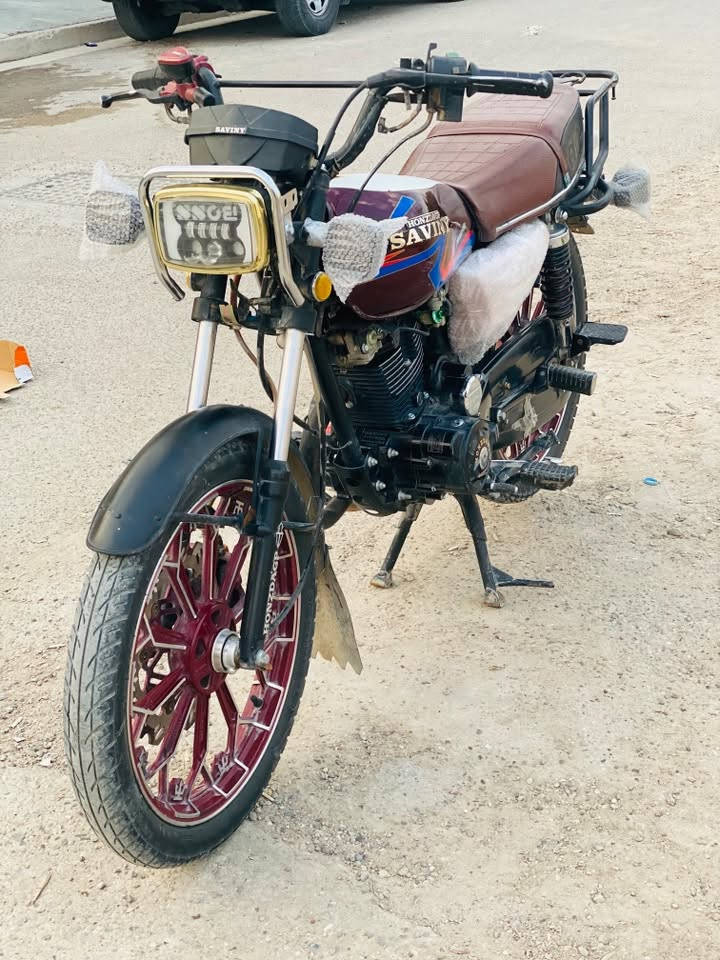 دراجه للبيع 

موديل ٢٠٢٥ 

مكينه ٢٠٠ سيسي كفاله ما مفتوحه 

كلشي شغال ما بيها أي نص 

أوراق موجود كلشي جاهز 

٧٠٠ بيها مجال 

عنوان بغداد 

***********
