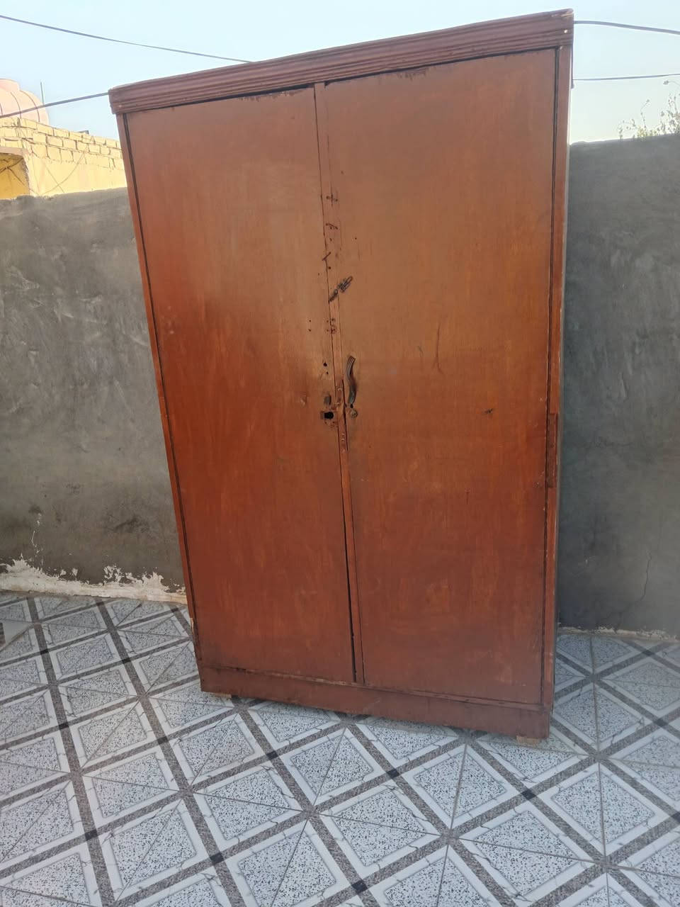 سلام عليكم بوفيه طوله مترين ونص نضيفه فقط عوزه سويجات كنتور خانتين كلش نضيف سعرهن ثنينهن ب 200 وبيهن مجال نضاف فقط عوزهن سويجات مكاني شطره ***********
