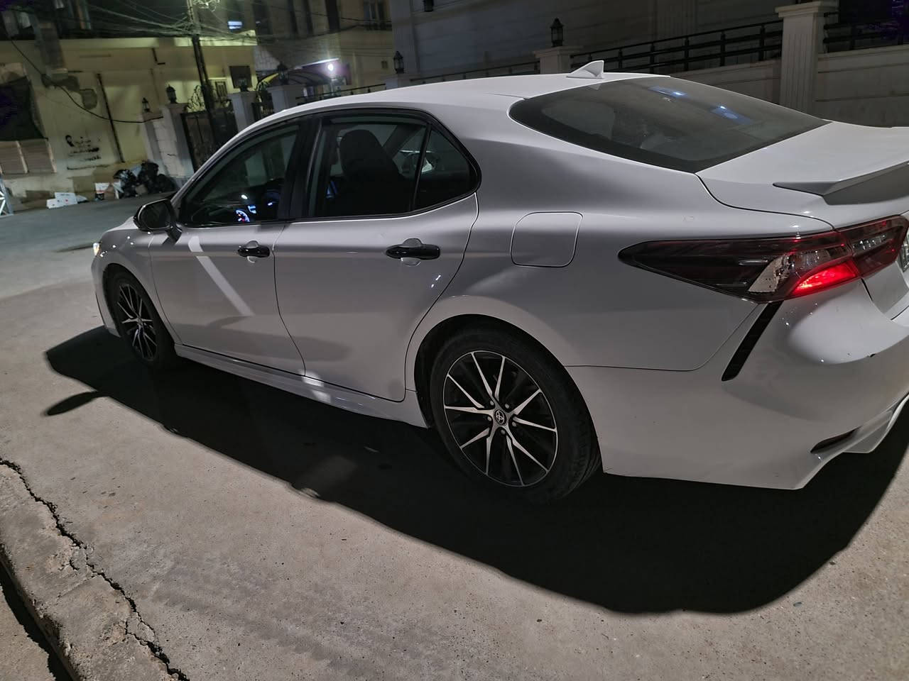 كامري موديل ٢٠٢٢رقم بغداد  باسمي شرط التحويل سعر ١٧٠ بيها مجال ضررها جاملغ وبونيد  ***********
*********** مكان السياره موصل
