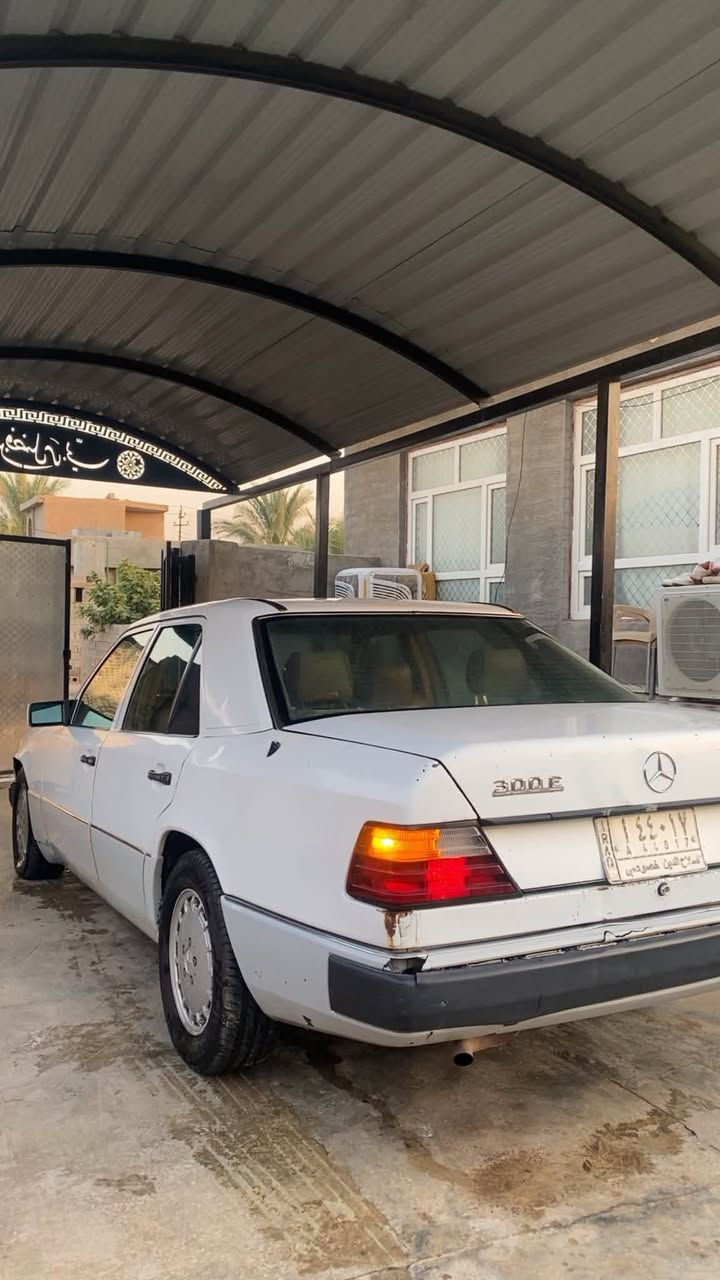 السلام عليكم 
مارسيدس دب موديل 93 اصل 
السياره بلاديه بدون قطره صبغ 
مكينه وگير بطه خير من الله مكفولات 
حداديه تايرات كله جاهز 
تبريدها شغال 
داخلها بلادي بس عوزها دوشمه للكشنات
رقم صلاح الدين سنويه مجدده بأسمي 
تحويل مباشر 
كهربائيات كلها شغاله 

مكانه
صلاح الدين 
الضلوعيه 

سعرها 49$ ورقه وبيها مجال بسيط 
للاستفسار: ***********
