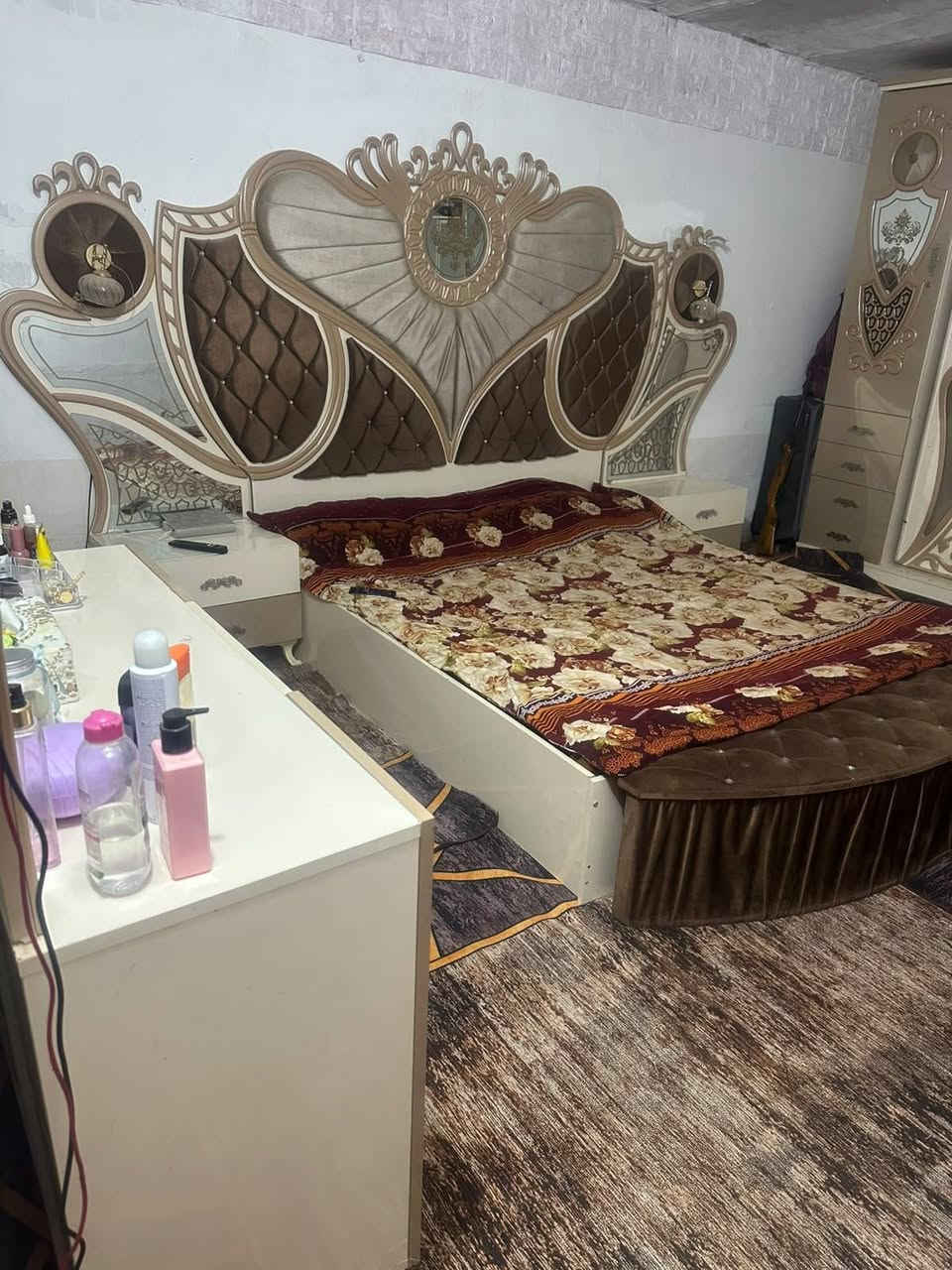 غرفة تركية للبيع السعر 500 وبيه مجال قليل استعمال كلش  قليل بيع لغرض النقل مكاني كوفة براكيه الرقم ***********
