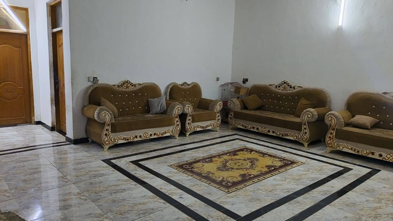 بيع مستعجل بناء درجه اولى. حر ما مطلوب حي زهراء شارع المستوصف 
دار للبيع –📍 الموقع: الديوانية حي الزهراء –  شارع المستوصف 
📐#المساحةـ225متر
 

📄#الطابوـصرف
 

🔹 تفاصيل الدار:
⚜️⚜️ طابقين – بناء كونكريت 
⚜️⚜️ الكهرباء غير مطلوبة (بوري)
⚜️⚜️ 2 غرف نوم
⚜️⚜️ 3 مجمعات صحية
⚜️⚜️ براني
⚜️⚜️ مطبخ
⚜️ صالة
⚜️طابق ثاني هيكل واصل للسقف🧱🧱🧱
⚜️ثلاثه غرف نوم 
⚜️صاله
⚜️حمام وصيحات 
⚜️ نظام كاميرات مراقبة
⚜️ سنة البناء: 2018
#معه_كافه_الخدمات_تبليط_ارصفه🧱🧱

للمزيد من التفاصيل: يرجى مراجعة مكتب نعيم  البديري 

~~~~~~~~~~~

#متابعة_الصفحة

#نستقبل_جميع_عروضكم

———————————————————

🔺#للاستفسار الاتصال ع الارقام

‪***********‬‏📲 

  او مراسله واتساب +964 770 986 0830 📲  

—————————————————————

او زيارة مكتبنا من الساعة 3 الظهر الى 8 مساء 

🔺  مراجعة مكتب نعيم  البديري

🔺 حي النهضه مقابل جامع شاكر هندس
