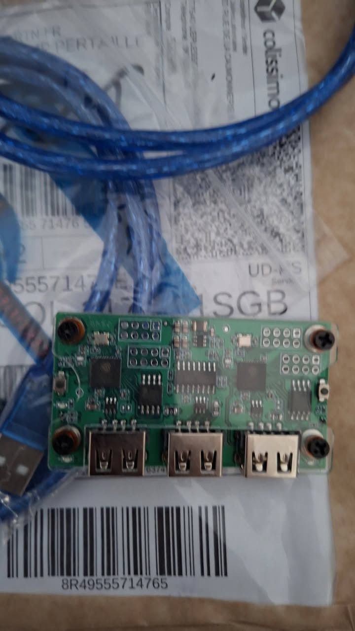 لوحة تطوير MAKCU (MAKCM) ESP32-S3 المخصصة لمحاكاة ونقل إشارات الماوس ولوحة المفاتيح (HID / DMA Mouse & Keyboard Emulator)، وغالباً ما تُستعمل كبديل لـ KMBOX في إعدادات بطاقات الـ DMA للألعاب، مرفقة بكابلات USB.
السعر /٢٥ الف 
تواصل واتس اب ***********
