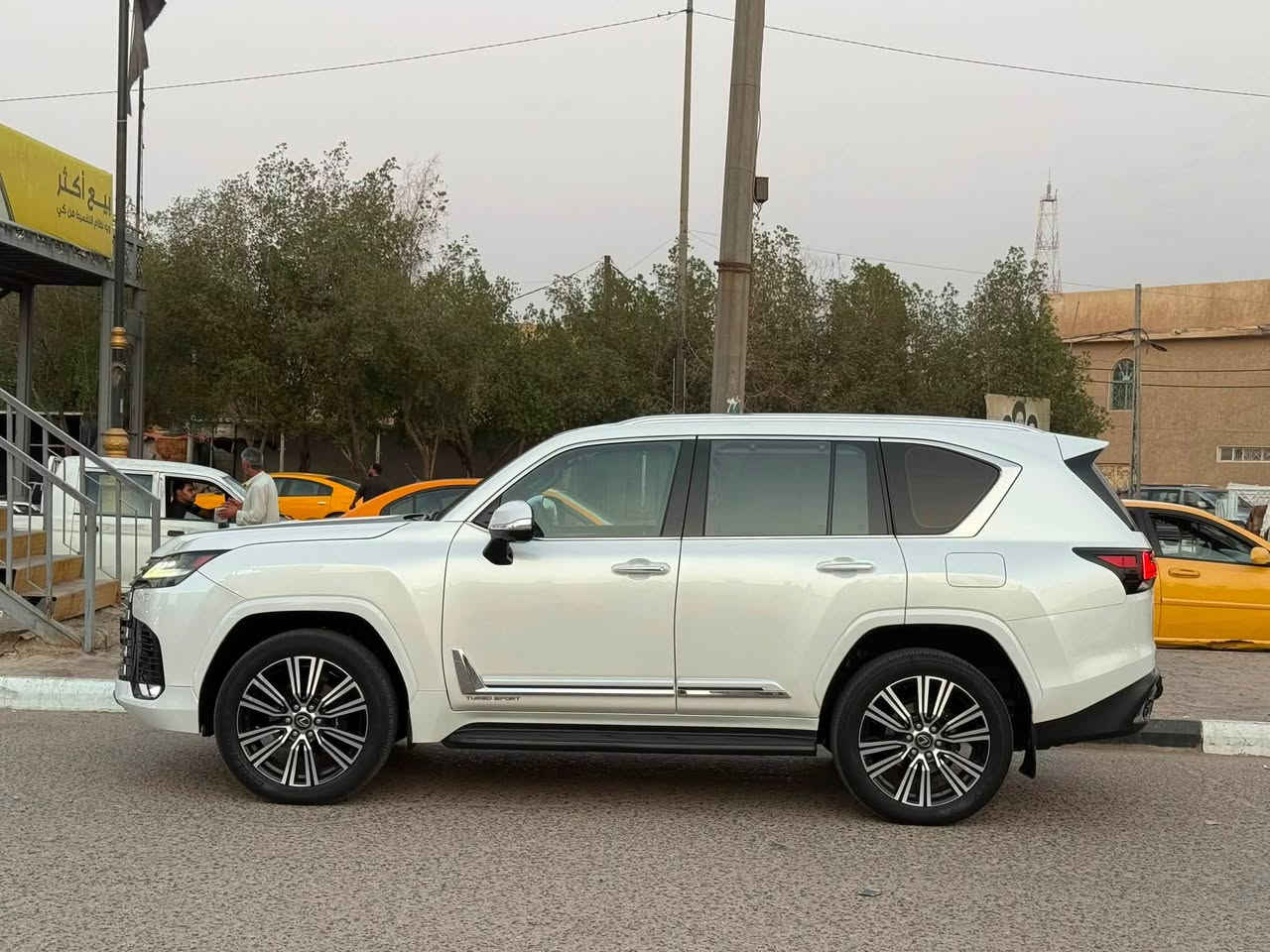 🚘 لكزس LX 2024 بلاتينيوم – Elite

🔹 الموديل: 2024
🔹 اللون: أبيض
🔹 الفئة: بلاتينيوم – Elite
🔹 العداد: 27,000 كم
🔹 الرقم: بغداد دولي
🔹 الحالة: نظيفة جداً
🔹 مكفولة كفالة عامة
🔹 فول مواصفات / أعلى فئة

✨ مواصفات وتجهيزات فخمة:
• جلد فاخر
• كراسي كهربائية مع ذاكرة
• تدفئة وتبريد المقاعد
• كراسي خلفية كهربائية
• فتحة سقف
• باب خلفي كهربائي
• بصمة وتشغيل ذكي
• كاميرا 360°
• حساسات أمامية وخلفية
• رادار أمامي
• مراقبة النقطة العمياء
• شاشة ونظام ملاحة
• Head-Up Display
• مقود كهربائي مع تدفئة
• تشغيل عن بُعد
• نظام تعليق هوائي
• إضاءة LED
• 12 وسادة هوائية
• مواصفات خليجية
• السيارة بحالة ممتازة
• ⁠المكان السماوه المركز المدينه 
• ⁠علما بيع مستعجل مستعجل 
• ⁠للاستفسار ***********
