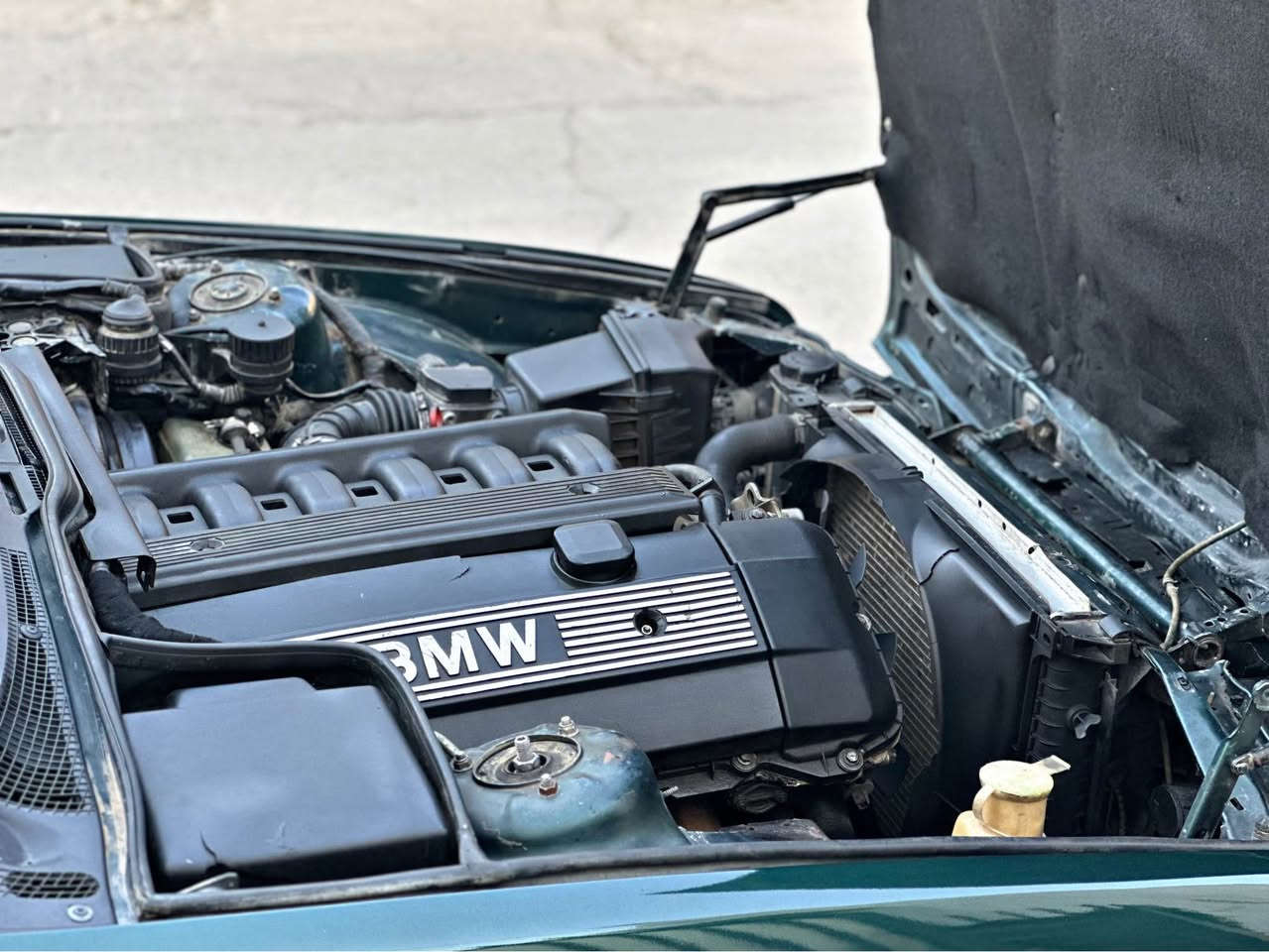 تاقانةي جواني 
BMW 525 i
موديل 1991
پيش گةورة
كوبون بةنزين
مةكينةي ٥٢٥دةبل ديجيتال 
سلايتت
تةبريد بةفر 
كوشن جلد 
لايت ئةلقة
Abs
تاخم تايةو ويل لوك 
بةگلايت و لايت تازة
عةينةو كلاجي لوكي بو بةستراوة 
سةيارةكة بي دةعم و ليدراوة 
شوين كةركوك  سعر٥٧و مةجالي كةم 
*********** كركوك, العراق

