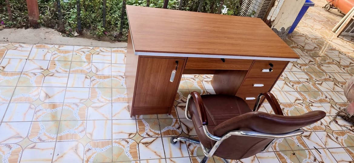 ميز مكتبي  وكرسي جدد عل فحص الشراي يجي خاص او ينتصل عله الرقم ***********العنوان حله السعر انتصل وتدلل التفاصيل انتصل وتدلل
