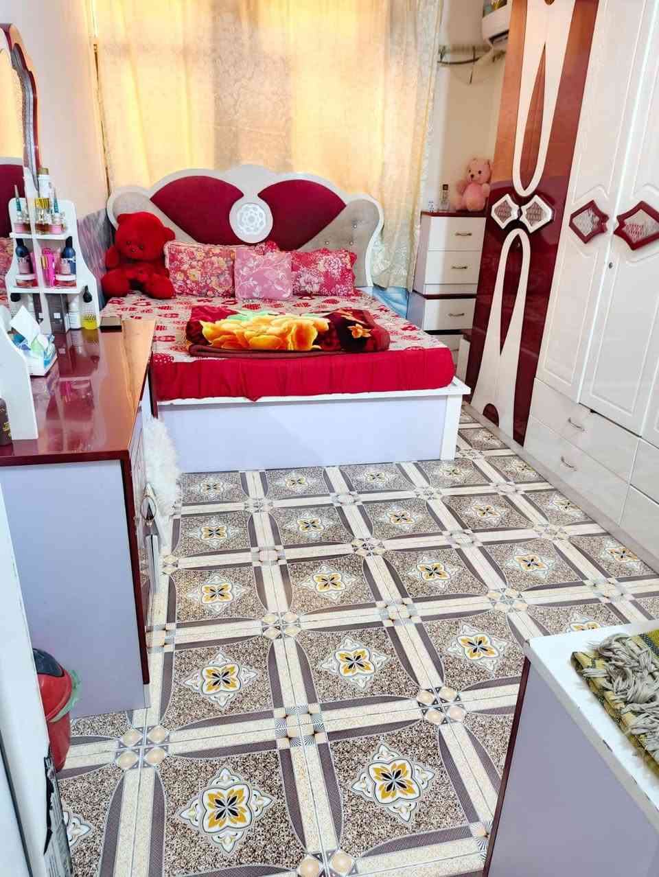 بيت للبيع طابقين المساحة 100 م طابو سند 25 تحويل مباشر بأسم صاحب البيت العنوان حي العباس الفرع الأول على الشارعين مباشرة على التبليط يحتوي على ثلاث غرف نوم و غرفة نوم مع سويت صحيات يعني العدد اربعة ومطبخ واستقبال مع ثلاث صحيات وحدة خارجية و أثنين داخلية وبيتونة وسطح كبير طبعاً مجاري كهرباء و مولدة و انترنيت ضوئي السعر 200 مليون وبيه مجال اي استفسار الاتصال *********** أو ***********  أنا مكلف بالنشر
