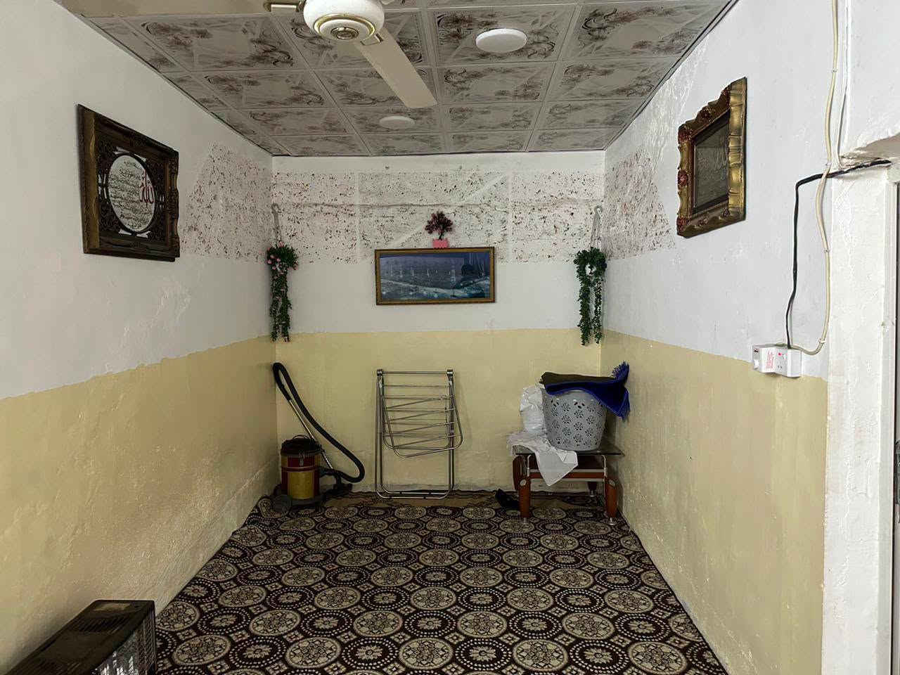 للبيع بيت طابو باسمي 200متر حي النداء مقابل جامع السلام بناءقديم مرمم ارضه بور سلين وسقوف ثانويه وعالي من الشارع وحاليا مؤجر 300ألف السعر 125وبي مجال للتواصل ***********@
