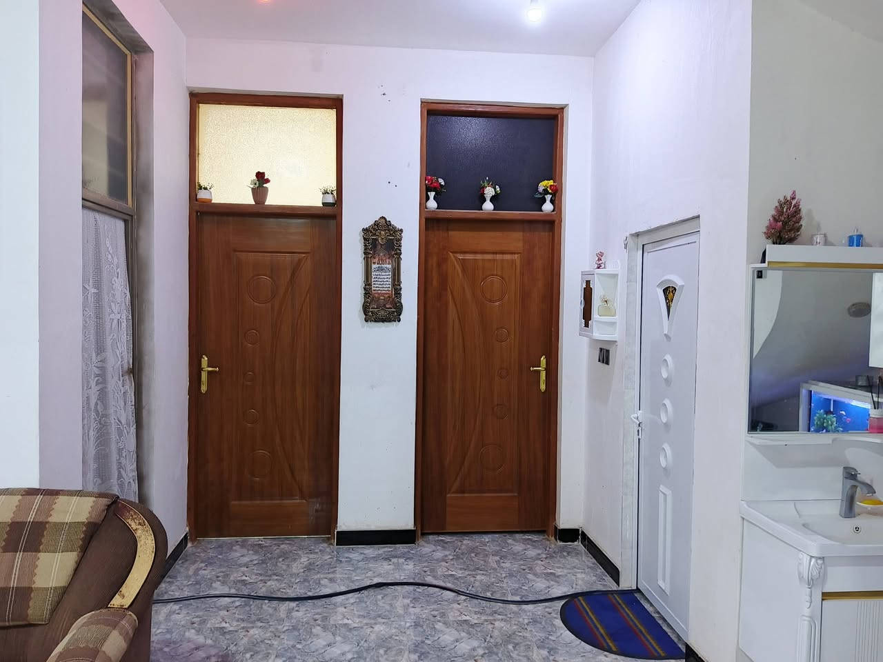 السلام عليكم بيت 200م25حق التصرف خلف مجمع نجم الدين ستي يحتوي على غرف نوم 2....4×5هول 4×9 مطبخ 5×5...ستقبال 6×4.مع قمرية كيسبان للتواصل***********
