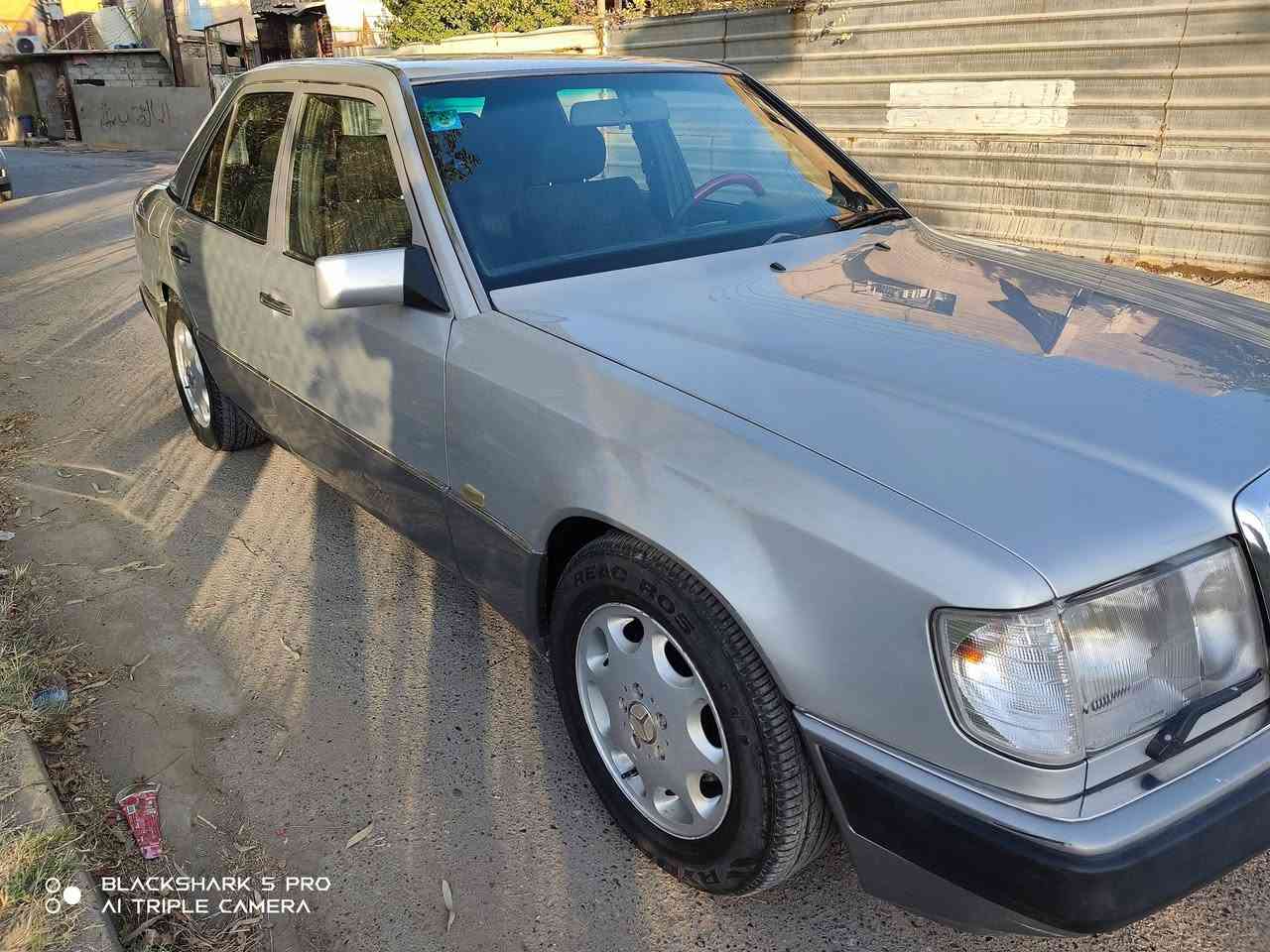مكلف بالنشر 
مرسيدس E300 موديل 1990 السيارة بلادية مكفولة 

السعر 85 $  / رقم مالك السيارة ‏‪***********‬‏
