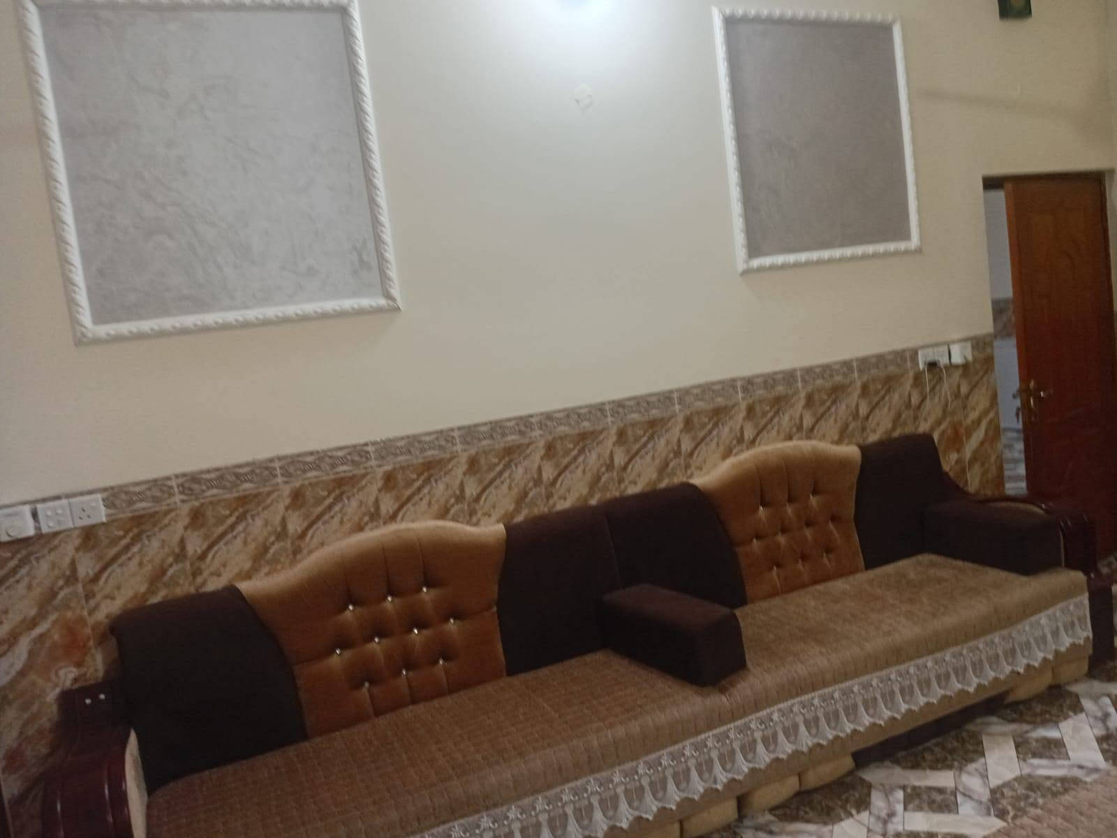 🏠 بيت بناء حديث للبيع
السلام عليكم ورحمة الله وبركاته
📍 الموقع: منطقة شتال، قرب جسر الجورجية، وقريب من الشارع الدولي، والمنطقة تتوفر فيها كافة الخدمات.

📐 المساحة: 250 متر مربع
📜 الملكية: طابو زراعي – سند 25

يتكون البيت من: • استقبال
• هول وصالة
• غرفة نوم
• مطبخ حار وبارد
• صحيات خارجية
• كراج
• حديقة

💰 السعر: 68 مليون دينار، وقابل للتفاوض مع الشاري.

📞 للاستفسار والتواصل: ***********
***********

📱 اتصال أو واتساب أو مراسلة الصفحة.
