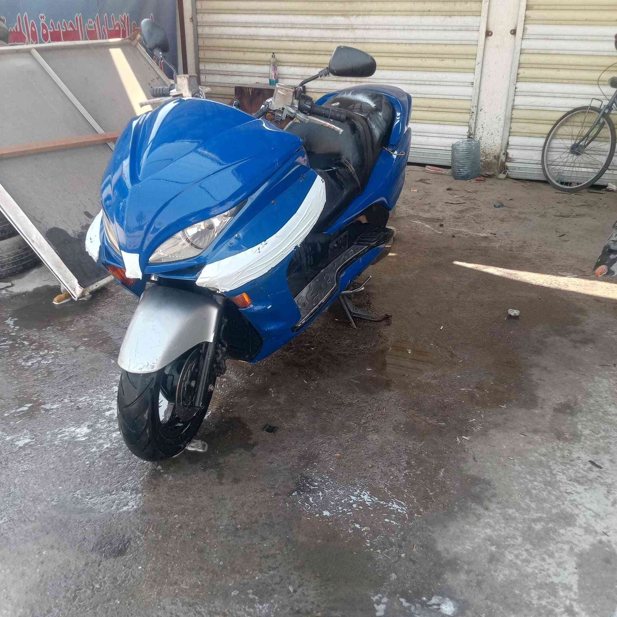السلام عليكم فورزه 0 8لبيع أو مراوس سعر 550وبيها مجال بيها نواقص بصيطه مكان دوره متواجد واتساب***********
