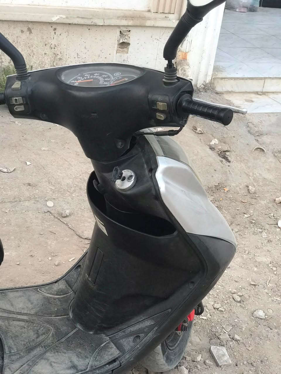 دراجة بريز للبيع دراجة حلوة ونضيفه مكينه ما مفتوحة وناعمه تجيب فيتر وتفحص حتى لو عشر فيترية   الدراجة خير من الله 
بس كفراتها تجارية بدلتهن علمود الشكل احلا واجدد وكدامك نضيفه من برة ومن جوة 
السعر 850  وبيها مجال شوية 
موجود على الرقم هذا 
***********
المكان بغداد ،كاظمية ،الطي
