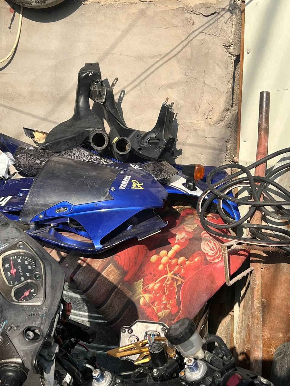 سلام عليكم R6 600 للبيع بيهه صوت بل كور غراضهه كامله  نقصهه مازده شراي قيمهه وتعال اخذهه ***********
