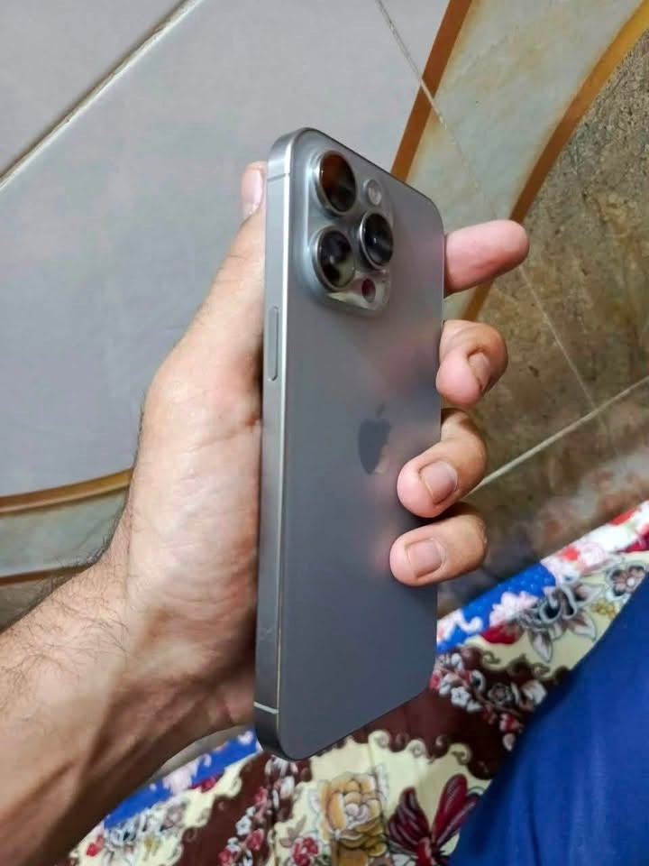 السلام عليكم 
ايفون ١٥ برو ماكس تيتانيوم وتربروڤ ذاكره ٥١٢ ( نص تيرا) بطاريه٨٧ مع ملحقات كامله مع بلك شاحنه ابل الاصليه وكفرات ٢ مامستخدمه ..مامفتوح  السعر ٩٥٠ وبي مجال 
العنوان بابل شارع ٨٠ قرب حلويات قصر الشام 
االاستفسار ***********
