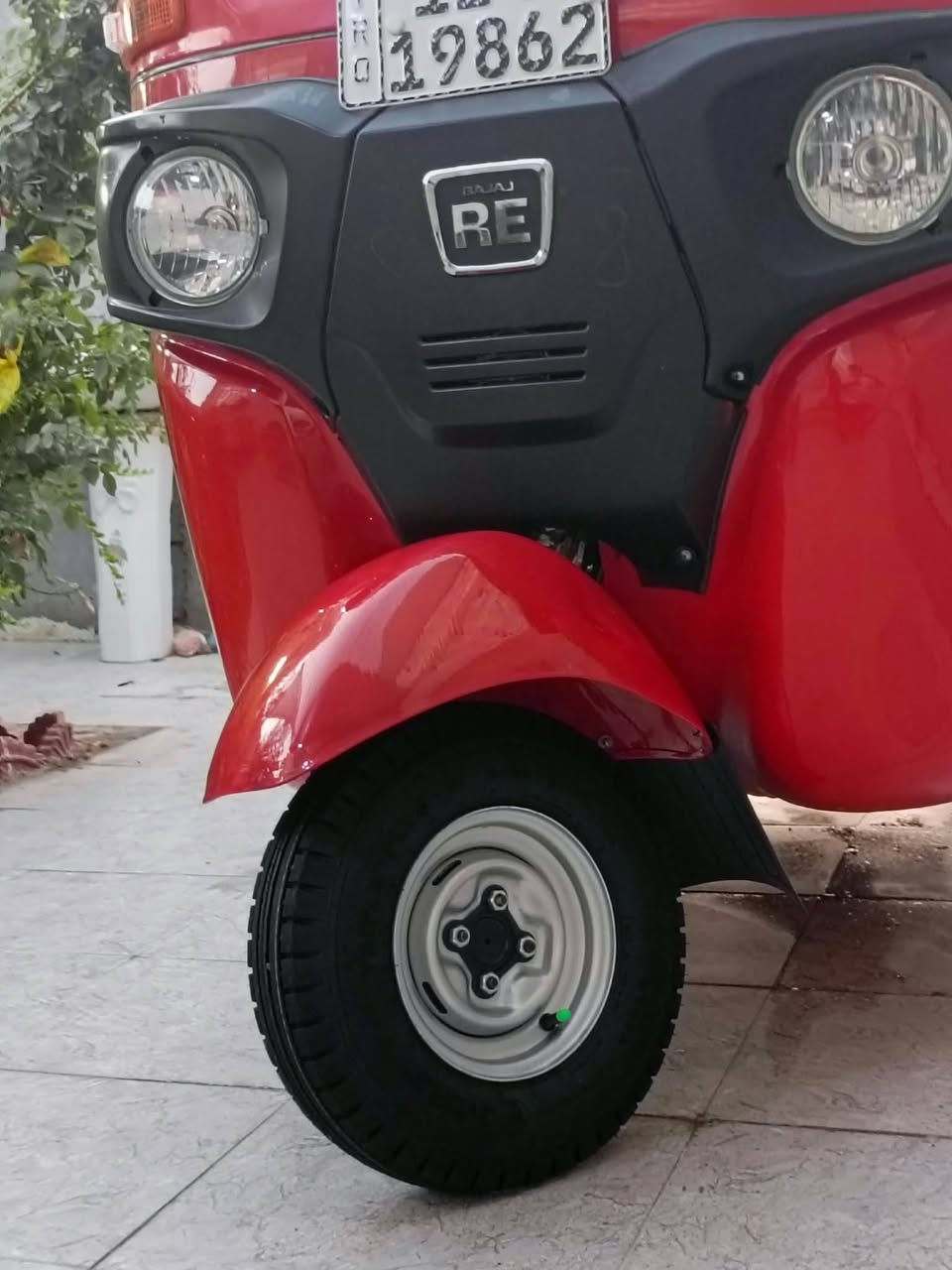 تك تك موديل ٢٢ سنويه ورقم بغداد تك تك خير من الله بيه رشات صبغ قليله بدون ضربه السعر 8900 وبيها مجال قليل العنوان بغداد قرب مدينه بسمايه 
للاستفسار ***********
