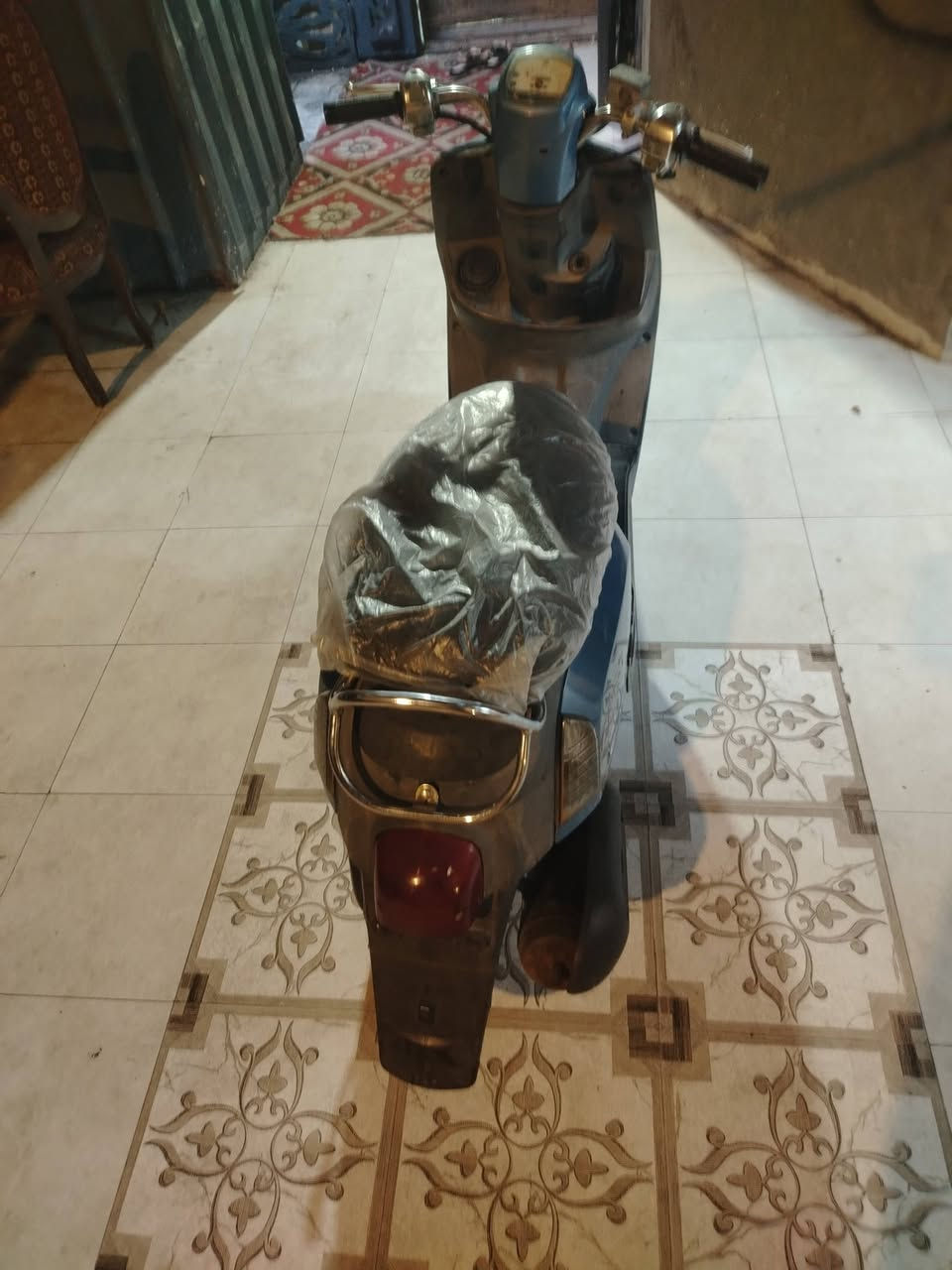 سلام عليكم 
دراجه لبيع
نوع 
ماكس بوليس 
دراجه مفتوحه ولفات 
فقط؟؟؟؟ 
بوشه بلاد 
بستم بلاد 
هيه كابرتيه 
عوزه ترتيبات 
مثلن باتري 
ترتبب كهربائية مالته بس تشهدن من تشد باتري
كهربائية كله شغاله 
مكاني بصره حي لاصدقاه 
سعرر خاص؟ 
***********
