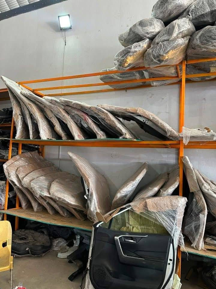 متوفر لدي مجمع السعد جميع قطع غيار  الكامري تفصيخ اصلي   العنوان بصره صناعيه حمدان جملون A5 ومتوفر توصيل جميع محافضات العراق ***********
