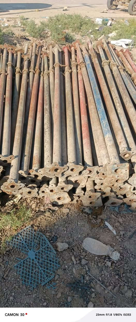 السلام عليكم سير مقاصير من مترين ونص ونازل٣/٣ جكات عدد ١٣٠         سير ٤/٤ طول ٤متر      بلايود ستندر ومفصخ   المكان رفاعي ***********
