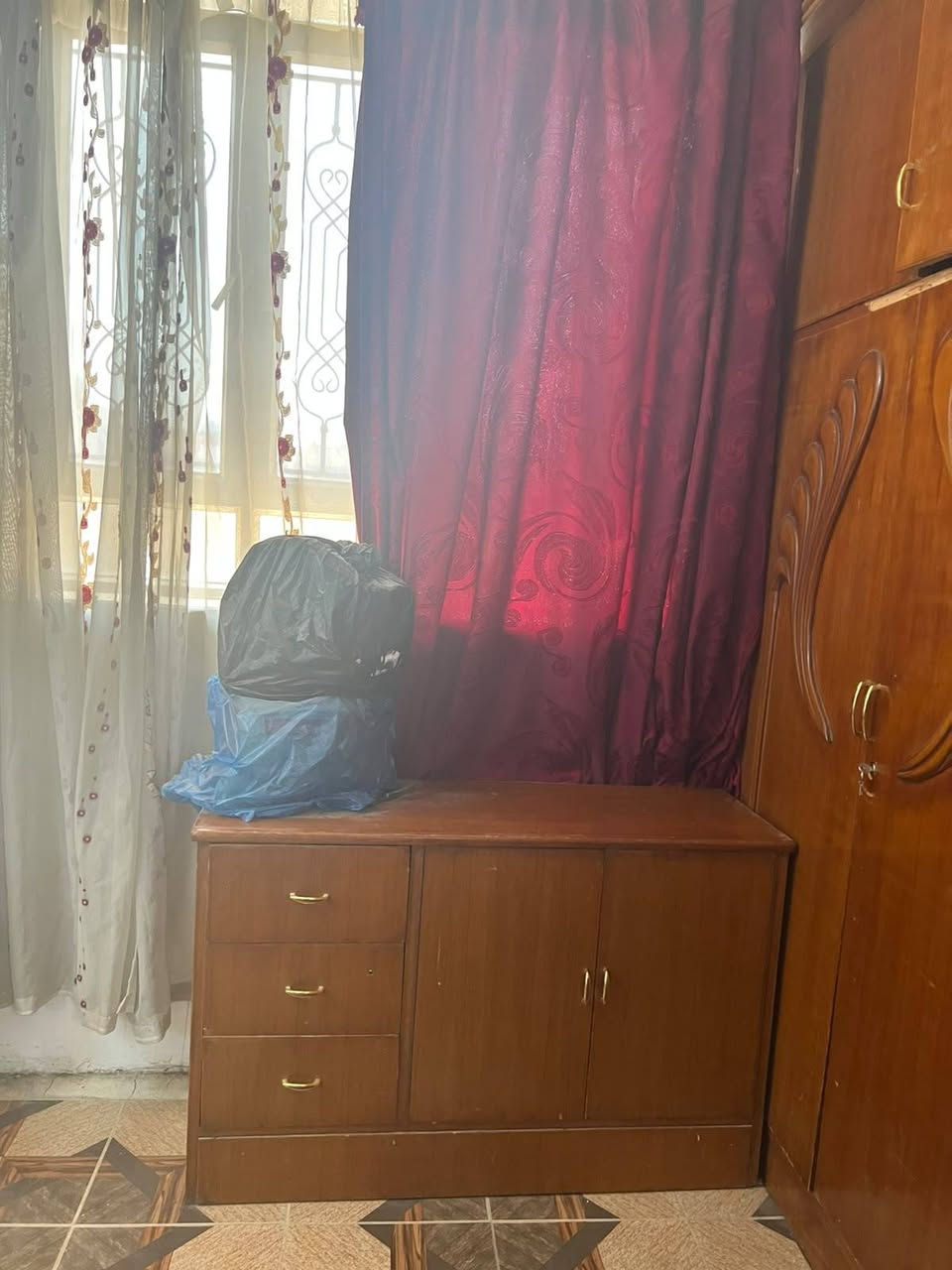 اغراض للبيع كريعات هذا رقمي *********** متوفر واتساب
