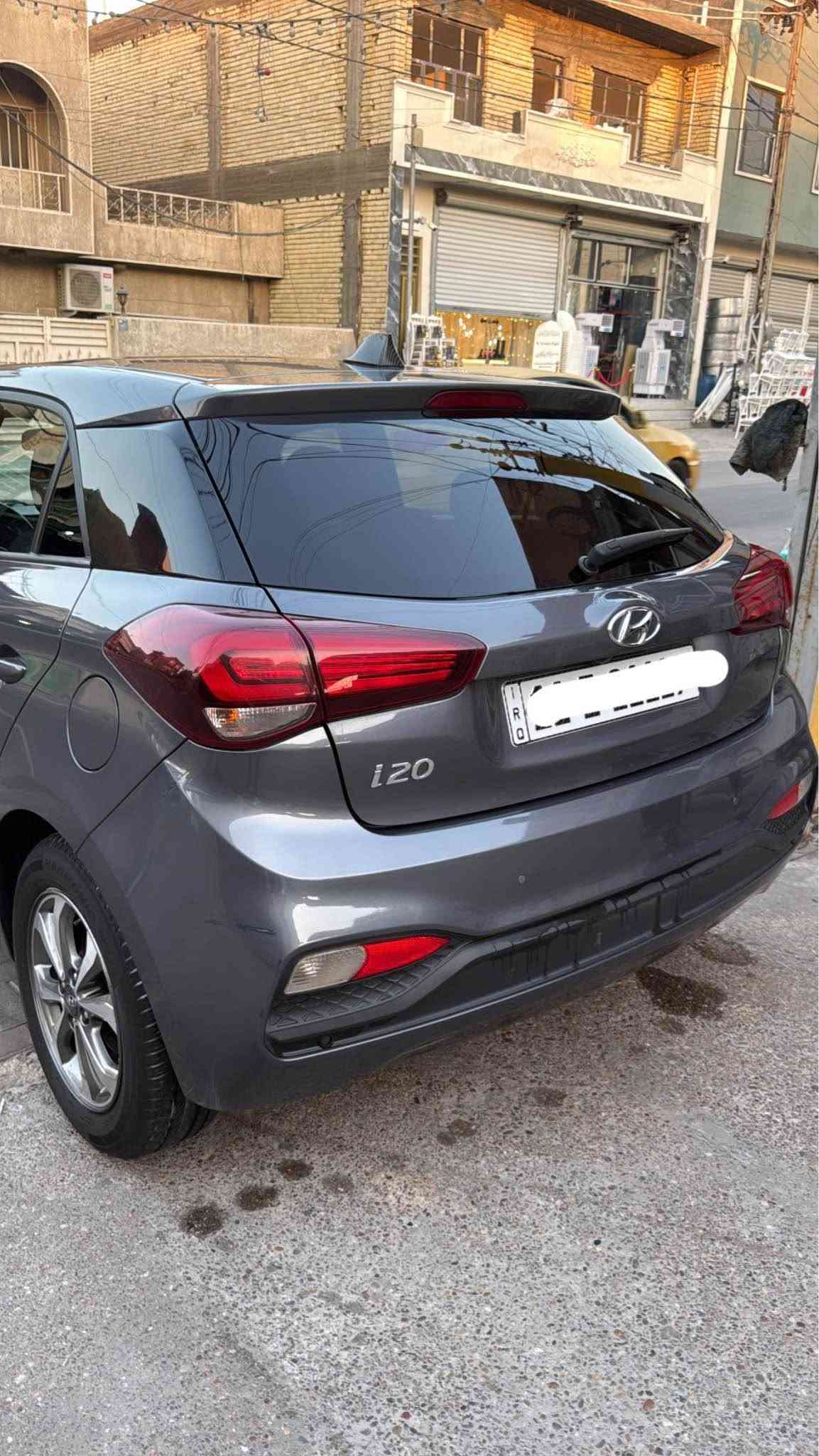 السلام عليكم 
i20 هونداي  
موديل 2021 
 بيها ضرر بنيد فقط بدون دواخل 
بيه 4 قطع صبغ اثر شخوط  
شاشه بلاديه و تحكم جهتين 
تحديد مسار 
قياده ذاتية 
كروز سرعة 
مسافة امان 
ثلاث انضمة قيادة 
ايكو ونورمال وسبورت 
مري كهرباء و اشاير بال مري 
المحرك 1300 تيربو 
ماشيه  40  
رقم بغداد الجديد 
للاستفسار
الاتصال  *********** بغداد, العراق

