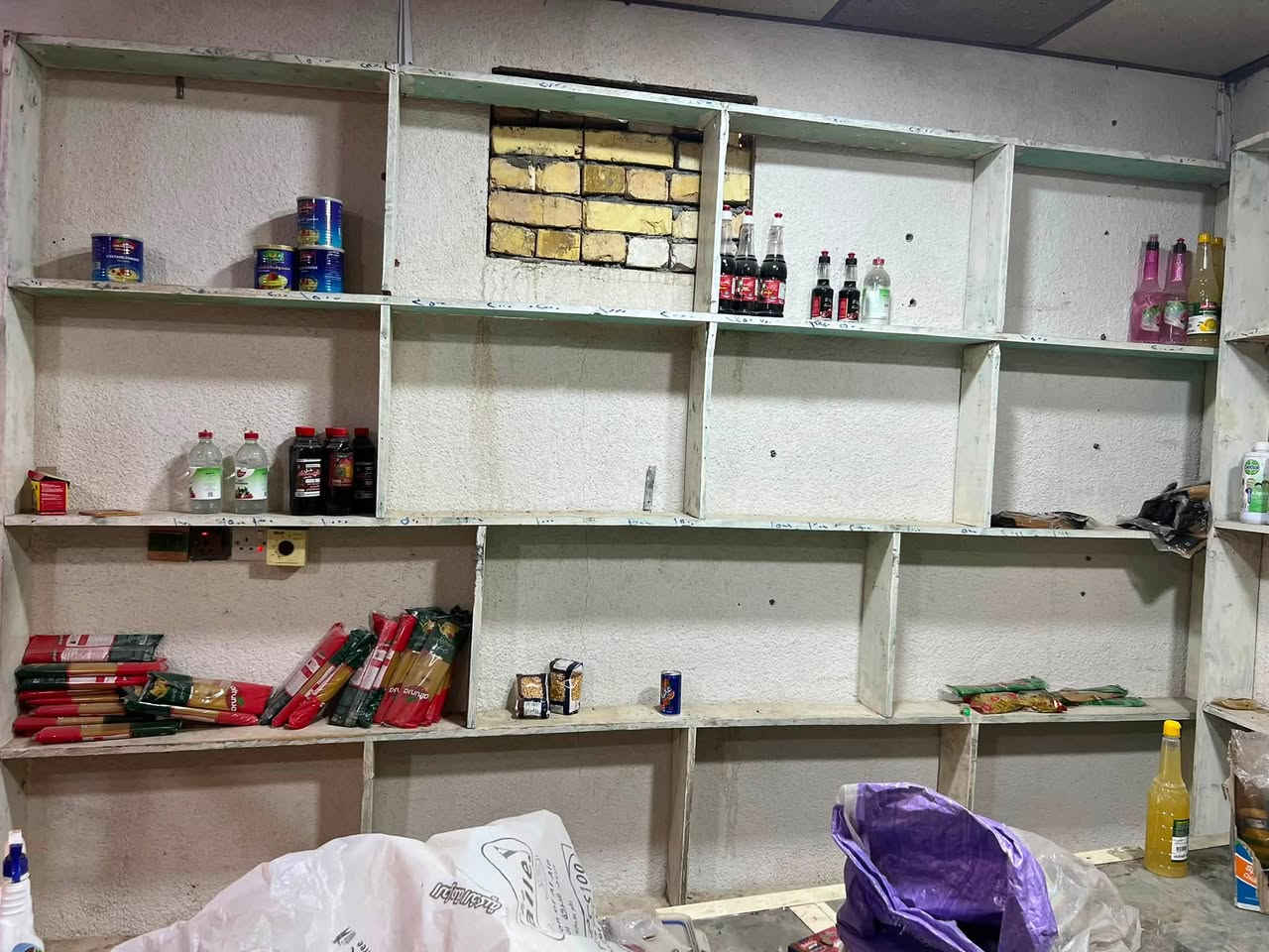 جام خانه المنيوم ٣متر ورفوف خشب للبيع المكان البصرة ابو الخصيب***********واتساب
