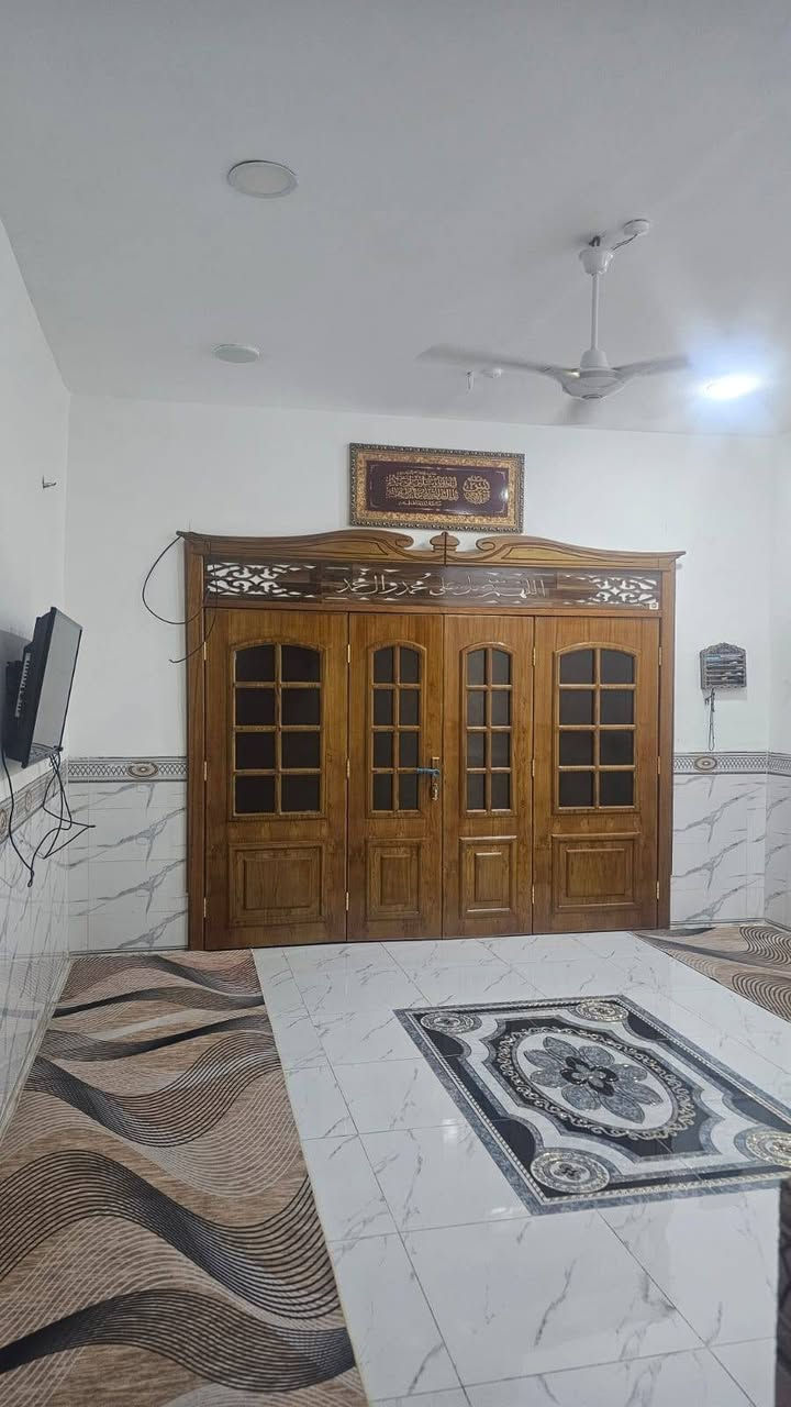 دار سكن 240متر طابقين هول مطبخ استقبال 6غرف طابوك صب سيراميك درجى اولى نزلت الوائلي 100متر عن شارع الاستفسار اتصال على رقم***********
