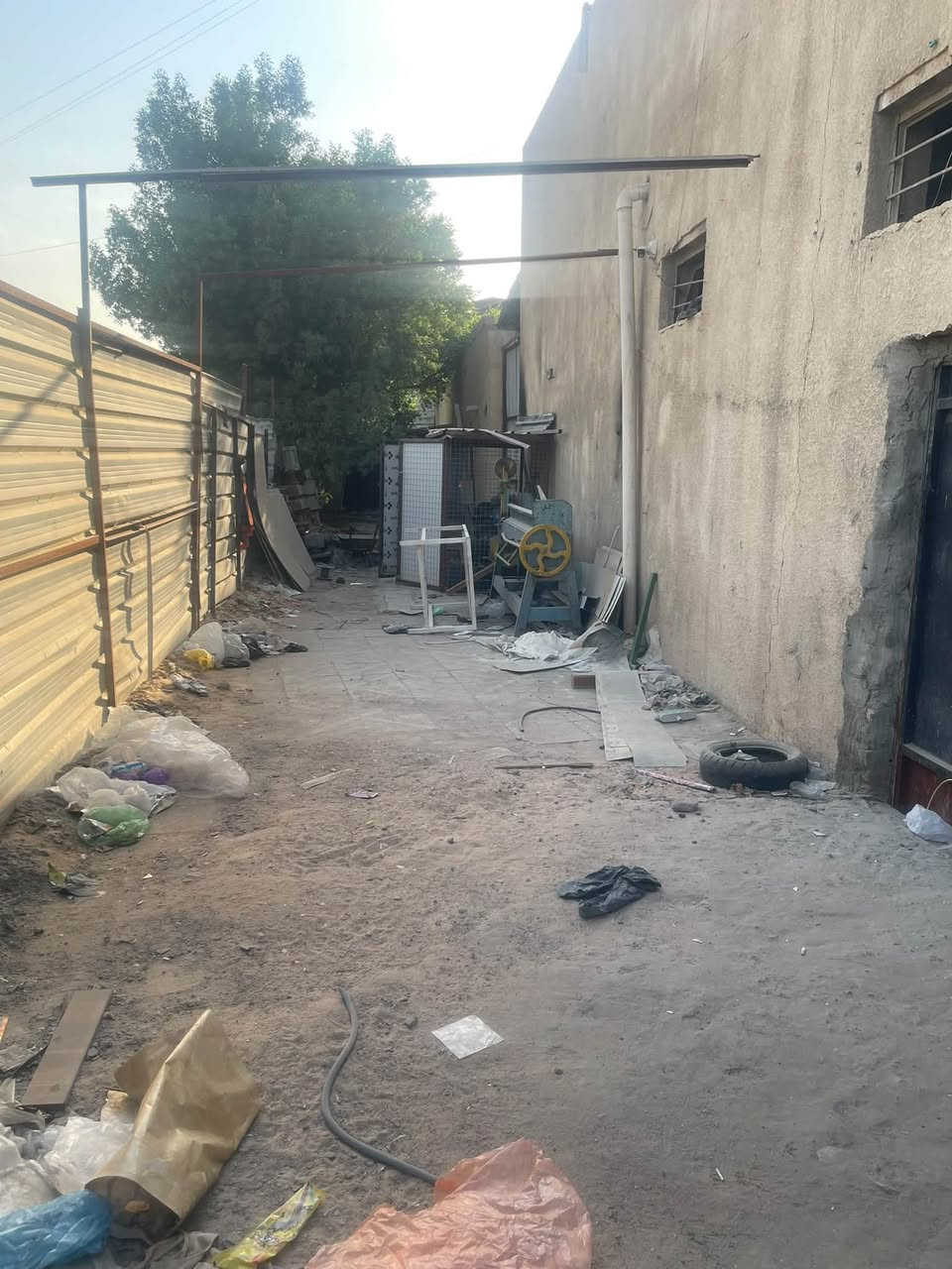 معمل mdfللبيع كامل يحتوي على
شراطه 4مراحل
كتر 3800
شافطه غبار 
مولد كيا
المكائن نظيفه جداً والمعمل جاهز للعمل 
موقع المعمل شارع الربيع مقابل مستشفى الشرق الأوسط 
تريد مكائن فقط او تريد الموقع ماكو مشكله
مساحه الموقع اكثر من 200متر +كراج 200متر
ايجار الموقع بسيط جداً
***********
