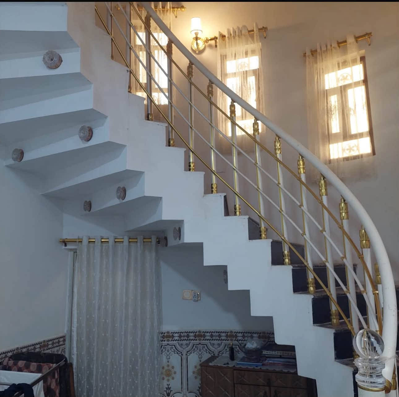 دار سكن في ياسين خريبط ٢٠٠ متر الزون الثاني بضهر شارع السناتر بناء طابوك يحتوي غرفتين وصالة ومطبخ واستقبال وصحيات وكراج السعر ٣٥٠ للاستفسار او الإعلان عن عقاراتكم يرجئ مراسلتنا على الارقام التاليه
***********
***********
عنوان المكتب ياسين خريبط قرب سما سنتر مقابل قاعه رومانتك عقارات البرهان
