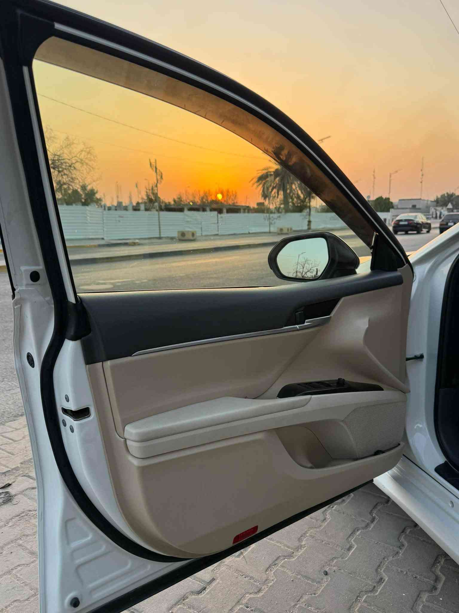 سلام عليكم
تويوتا كامري 2022 هايبرد 
خليجي مواصفات LE ✅
رقم بغداد دولي بأسمي 
محرك 4 سلندر 
جاهزه السياره :- 
* حداده
* تبريد ثلج
* تخم تاير 
* ⁠بصمه
* شاشة نوعيه اصليه 
حادث سطحي بدون دواخل :- 
جاملغ جهة السايق وشبر من الباب والبنيد

مكاني البصره /شط العرب / الصالحيه
***********
