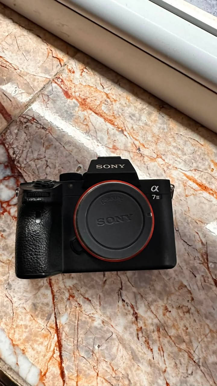 كامرة Sony A7III بحالة ممتازة جدًا، استخدام شخصي ونظيف، وما بيها أي مشاكل فنية أو أعطال
الكامرة مكفولة من كلشي وكلش نضيفة 
وياها بطارية اصلية 
سبب البيع تحديث كامرة 
للستفسار :الاتصال ***********
