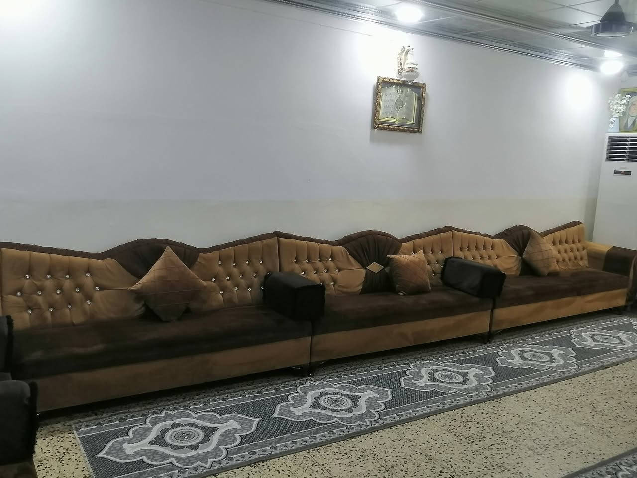 ألسلام عليكم
للبيع ديوان قنفات ١٤ ونص متر مع الكوشات سبع قطع العنوان كركوك السعر ١٢٥٠

للأستفسار الإتصال على الرقم ***********
