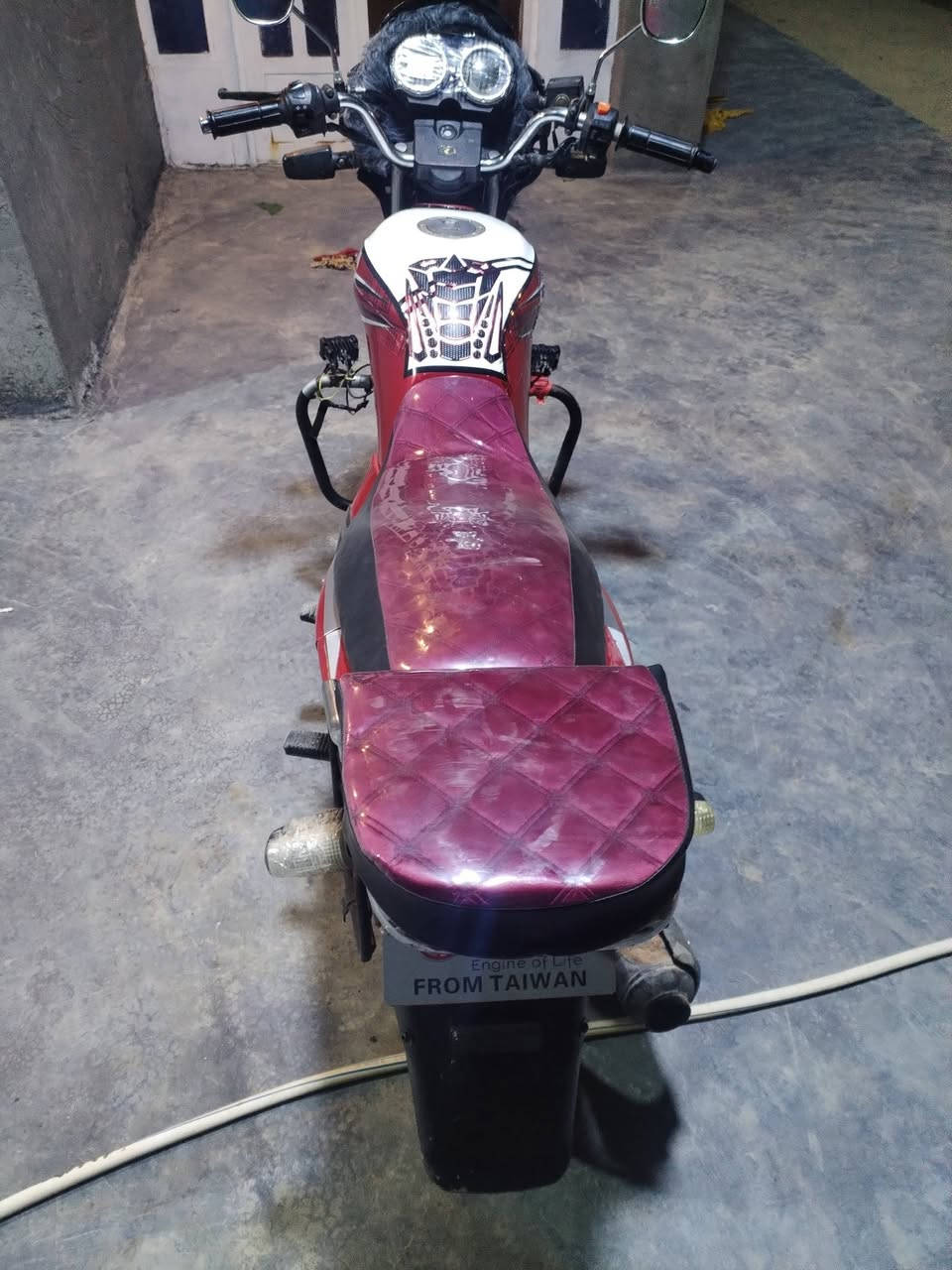:

---
*🏍️ دراجة سايم كير للبيع 🏍️*
السعر 775,,   بي مجال 

*المواصفات:*
- النوع: سايم كير
موديل"" "17 
- اللون: أحمر 🔴
- المحرك: مكفول ونظيف ✅
- الكهربائيات: شغالة 100% ✅
- الأوراق: موجودة  ✅
- الحالة: جاهزة للاستخدام فوراً

*للاستفسار:*
*********** 

*العنوان:* الرمادي - الانبار

---
الشراي يتصل ويدلل
