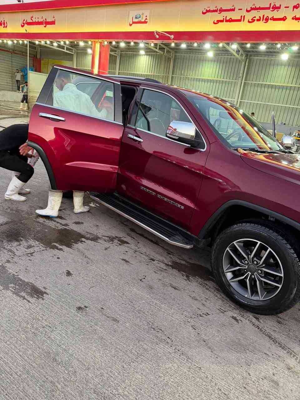 يالله جيب كراند شيروكي موديل 19للبيع او مراوس  لمتددد فول مواصفات للااخير وارد أمريكي حادثه جاملغ وبنيد 
فور ويل
كشن حار بارد 
رادارات امامي خلفي جانبي 

بانورما 
جنطه كهرباء 
هواي مواصفات بيه 
سياره جاهزه خير من الله مكينه كير كهربائيات كله بشرط حداديه امامي جديده مكان السياره بغداد الحسينه السعر ب195ااشراي يتصل ***********
