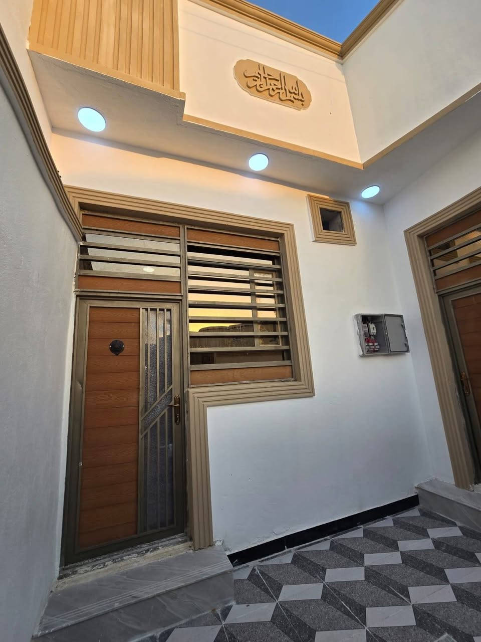 يتوفر الدينا بيوت للبيع في ابي الخصيب حمدان قريب من*********** شارع مركز حمدان طابو زراعي عراقي سند 25وكله ونسخه من طابو مباشر تكاتب معا ابو طابو عراقي موجود يتوفر الدينا اكثر من 5بيوت مساحات البيوت 150م مربع كل بيت يحتوي على 2غرف منام وصاله اوديوان أو مطبخ وكراج وحديقه بيت بناء جديد شغل دراجة أولى جميع الخدمات منطقة متكاملة السعر البيت الواحد 85مليون أو وقابل للتفاوض مكان كلش حلوة على شارع تبليط 10م بيوت جاهزات للسكن تسليم مفتاح فول مواصفات مدارس سوق اومصتوصف إلا ستفسار رقم الهاتف ***********
