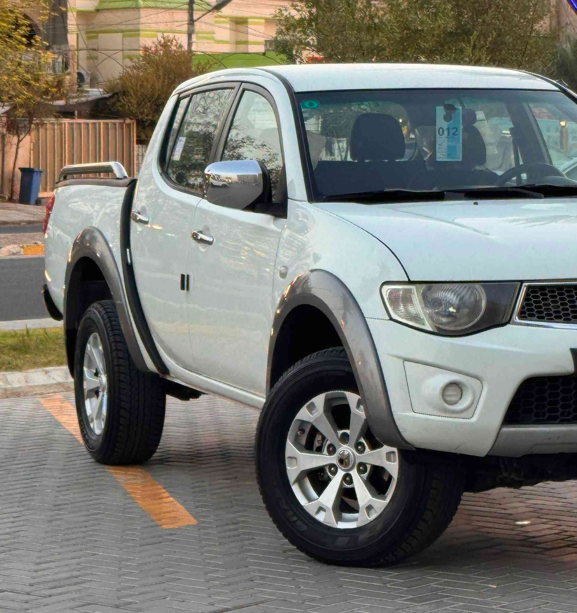 السلام عليكم
ميتسوبيشي L200 خليجي استلام شركة موديل 2015 
رقم بغداد الجديد مشروع وطني تحويل مباشر 
بدون حادث او تبديل فقط بارد مكانين وصبغ دوسه 
مرفق السونار بالمنشور 

سيارة جديدة وبدون نقص ✔️
كير و محرك وتبريد وصدر كله جديد ادامه كاملة 
تخم تاير دنلوب ياباني جديد 

مواصفات معروفه ( محرك 6 سلندر 3600  ، كير اوتو ، 
4 ويل ) وباقي المواصفات المعروفه 

السعر : 143 وبيها  مجال  ( سعر مناسب ) ✅
العنوان : بغداد / الكرخ / حي الحسين 🏠
الهاتف : *********** ( متوفر واتساب ) ❇️
