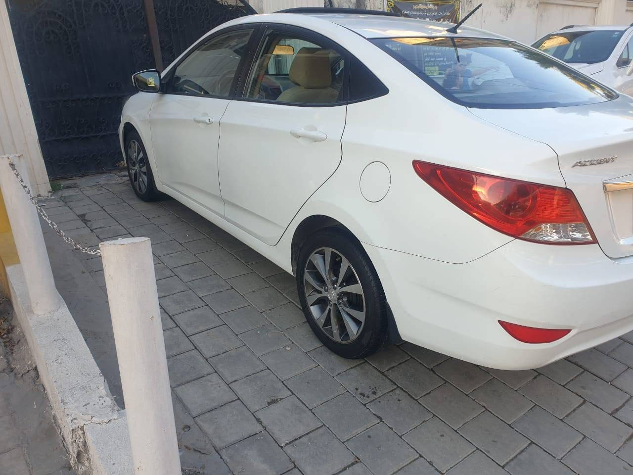 السلام عليكم مكلف بالنشر....هيونداي اكسنت موديل.                @ 2015 رقم بغداد محرك 1600فتحة سقف سياره جاهزه من كلشي مكفول محرك كير بدون صبغ لا تبديل فقط بارد بالبند فوك المازده شي قليل 
مكان السياره بغداد المنصور
رقم صاحب السياره 
ابو سيف ***********
متوفر وت ساب  
اخوكم مكلف بالنشر اي استفسار اتصل بالرقم الموجود
السعر 95ورقه
