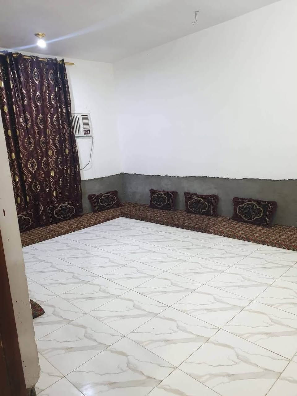 بسم الله 
دار للبيع طابو صرف مقابل المستشفى الجديد قرب استاذ شهاب احمد ساير 
المساحة (250)متر 
السعر (27)مليون وبي مجال  
الاستفسار(***********)
