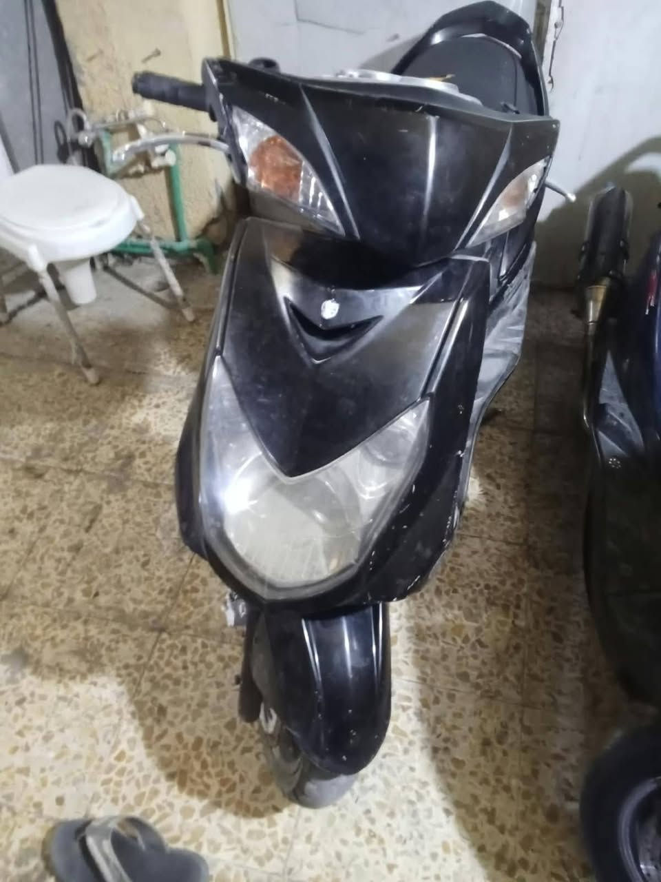سلام عليكم سكنس فحل للبيع دراجه كهربائيات كله شغاله مكينه ناعمه حلوه بيه صالنصه ريايضي وبيه كلجات رياضي وبيه تاير خلفي جديد دراجه شغاله نكره سلف وهندر بكان لشعب لجمعيات سعر 550 وبيه مجال ***********
