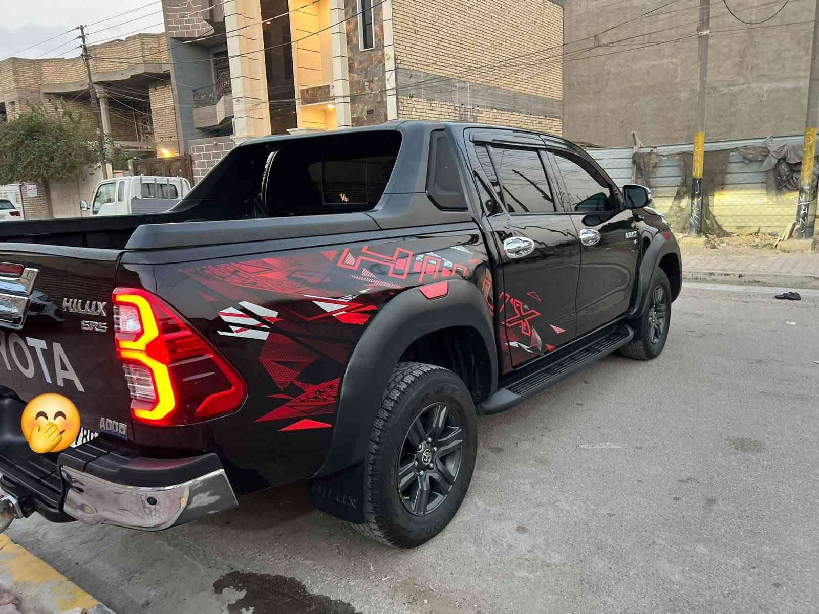 تيوتا هايلوكس للبيع  موديل 2023  اسود ملكي  ساز فول مواصفات بانزين مكفوله كفاله عامه من ضربه وصبغ وتبديل وشخوط شرط سونار سياره جديده بمعنى الكلمة  (حتى كتاب تظليل بيه) جاهزه من كل النواحي مابيه اي نقص صندوق خلفي يفتح من كل جهات وسياره اخت زيرووو استخدام شخصي 
هايلوكس تي ار دي TRDعالي دبل كاب
محرك 6 سلندر 4.0 
موصفات: فول مواصفات للاخير  
شاشة
رادار امامي رادار جانبي رادار خلفي 
كشنات تبريد
شاحن وايرلس 
مثبت سرعة تفاعلي
كامرة خلفية 
حساسات امامي خلفي 
تبريد بالكشنات الاماميه 
سيارة وكالة ساز رقم سليمانيه دولي بسمي تحويل او وكالة  ماشية 38 الف حقيقي اخت زيرو 
سعر : 340 بيه مجال بسيط الاتصال على هذا الرقم 
***********
مكاني بغداد
